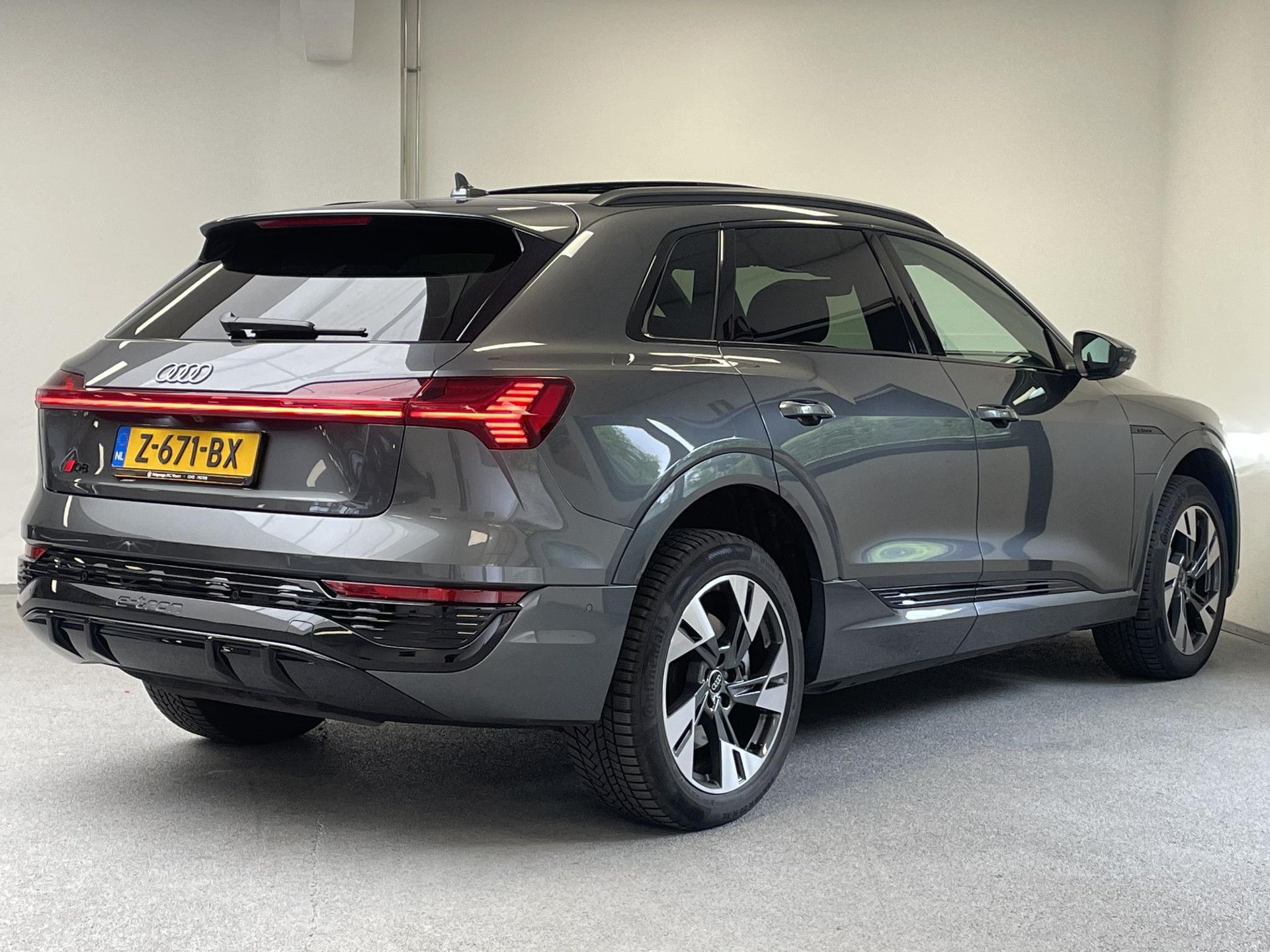 Audi Q8 Z-671-BX financial lease – Leaseprijzen.nl – afbeelding 2