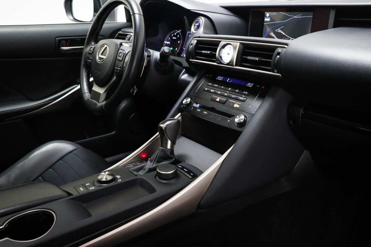 Lexus IS
