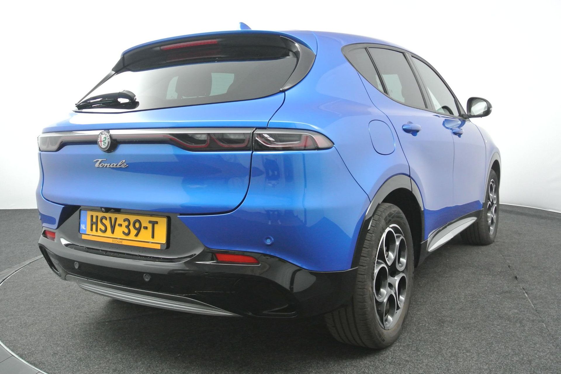 Alfa Romeo Tonale met kenteken HSV-39-T – achteraanzicht