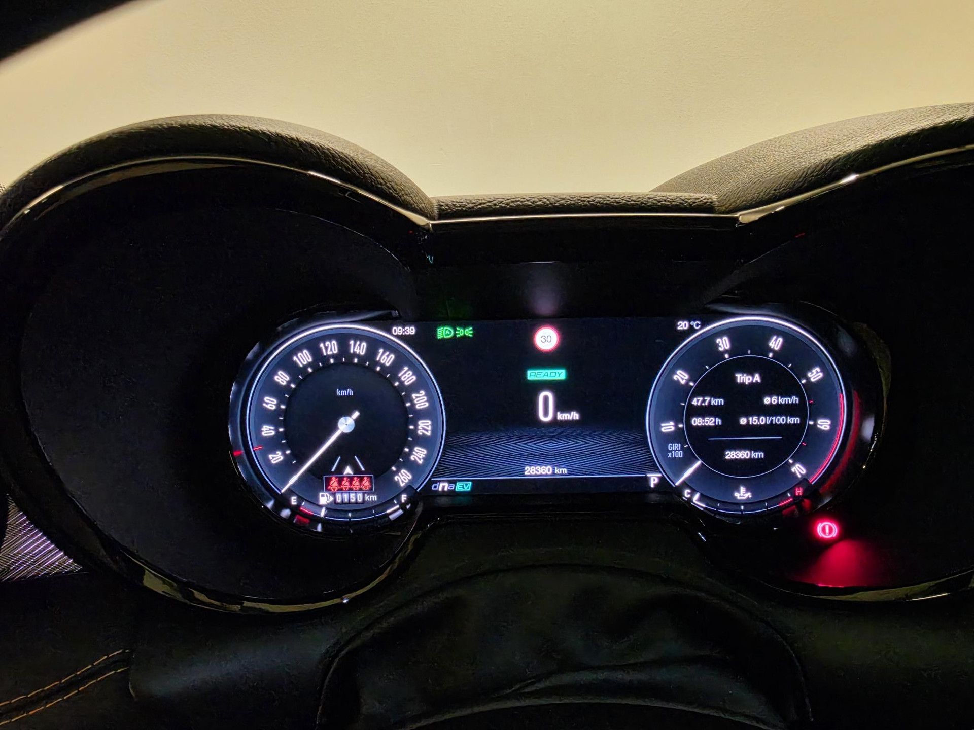 Alfa Romeo Tonale met kenteken JLK-22-X – dashboard