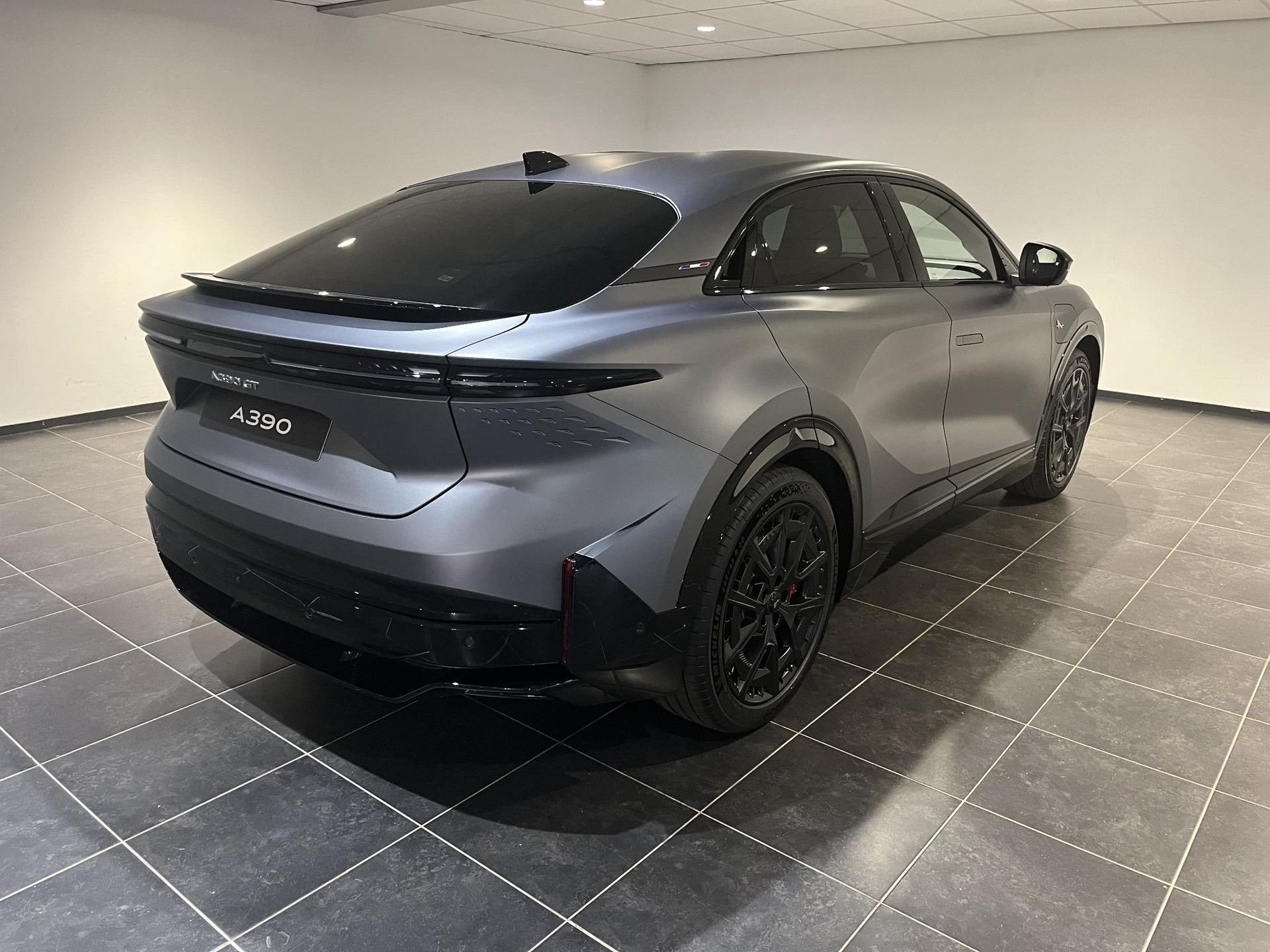 Alpine A390 met kenteken 255951 – achteraanzicht