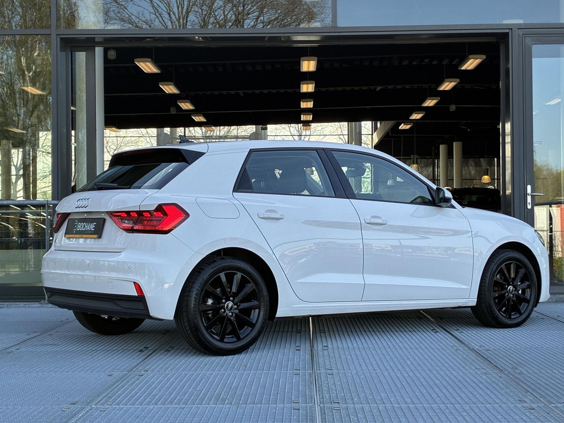 Audi A1Sportback met kenteken KDP-26-L – achteraanzicht