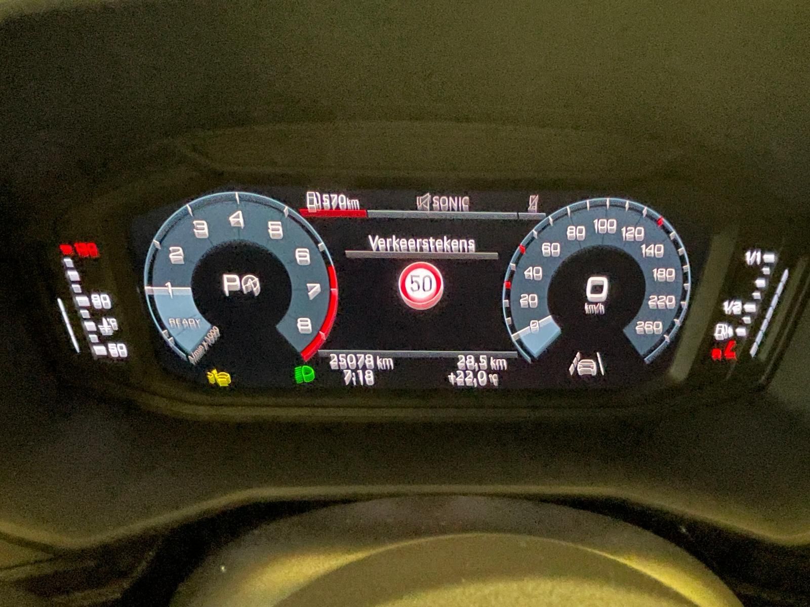 Audi A1Sportback met kenteken KDT-01-X – dashboard