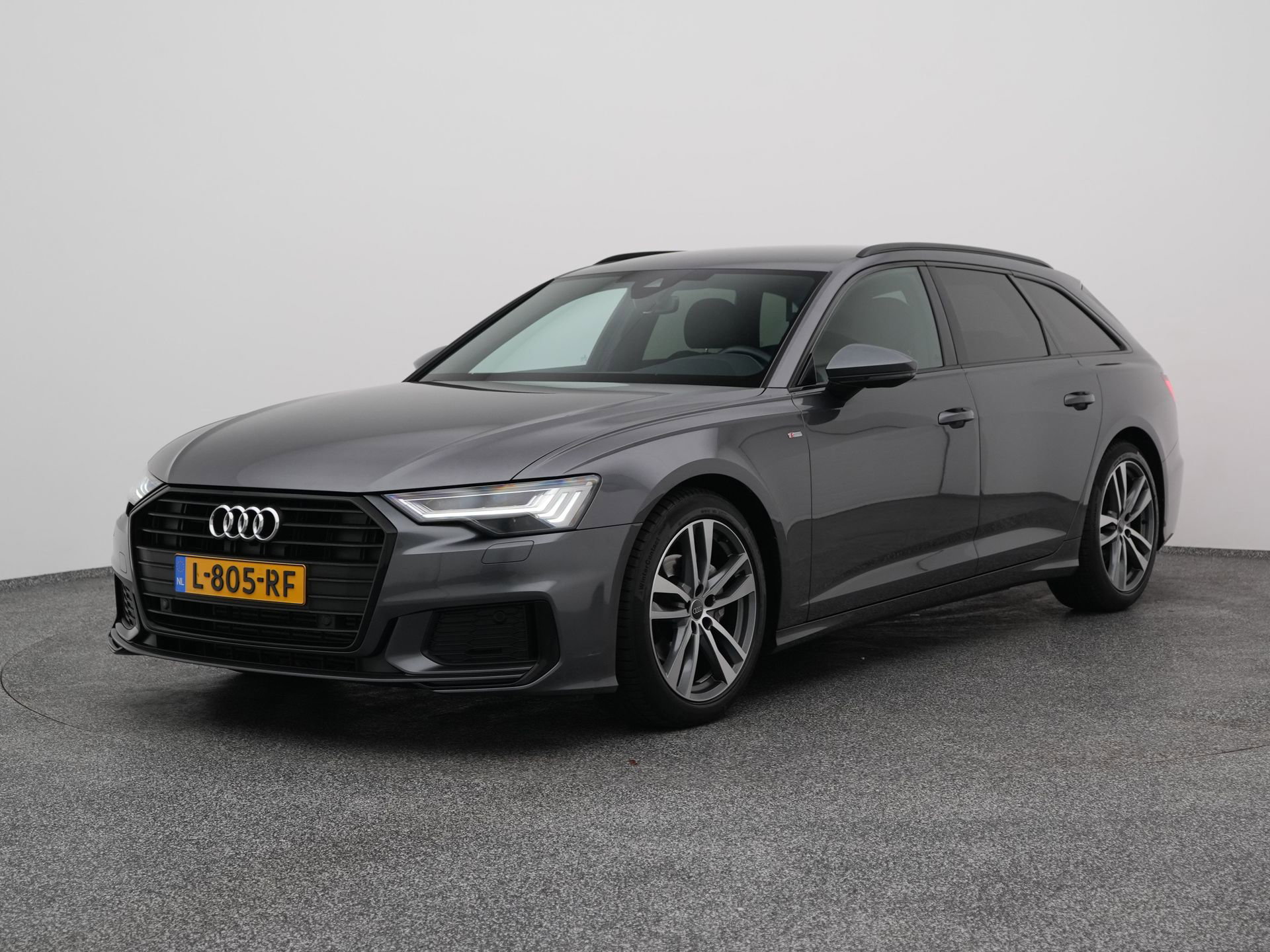 Audi A6 met kenteken L-805-RF – vooraanzicht