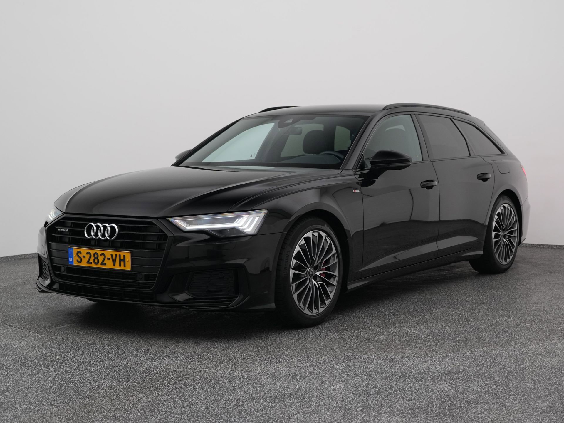 Audi A6 met kenteken S-282-VH – vooraanzicht