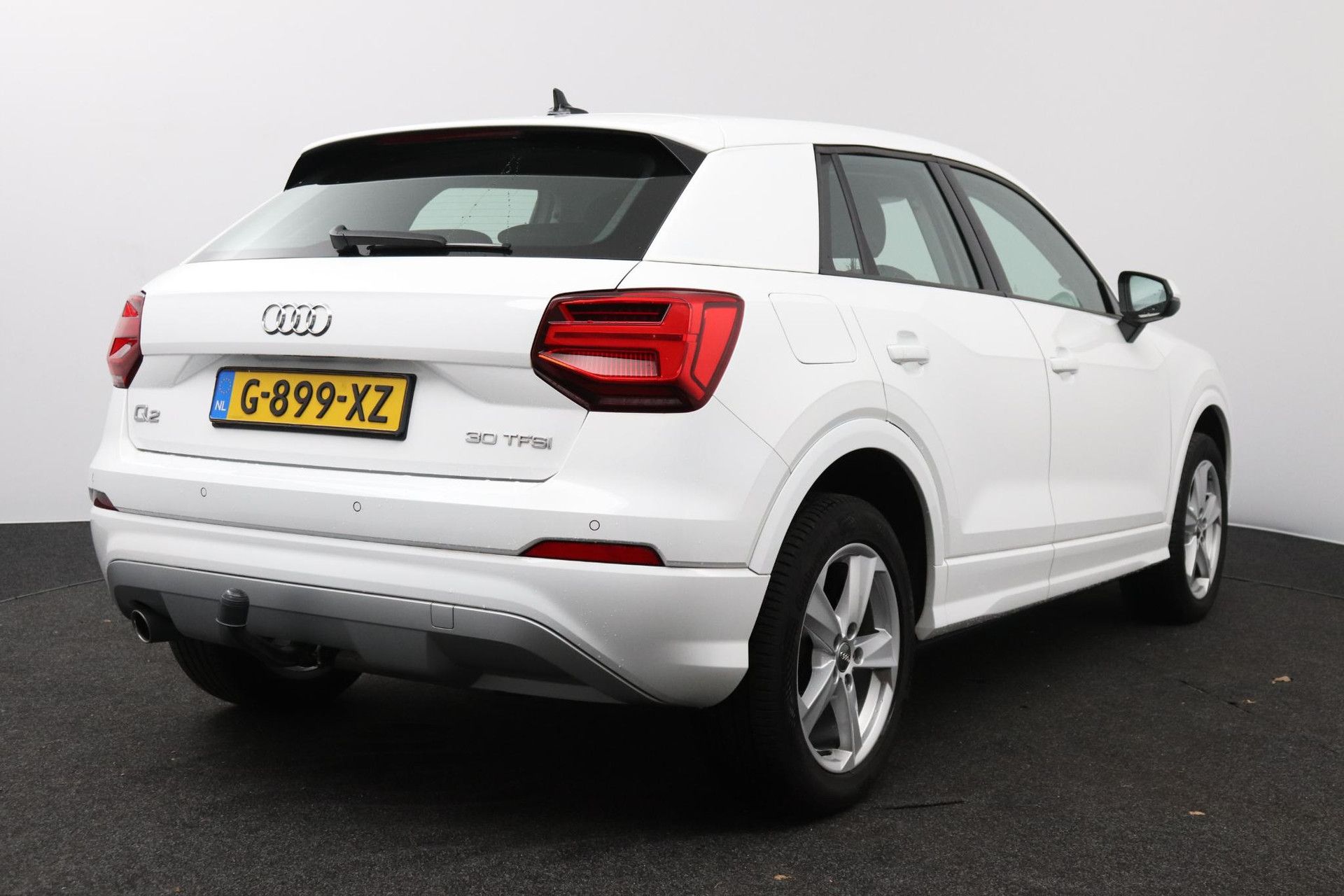 Audi Q2 met kenteken G-899-XZ – achteraanzicht