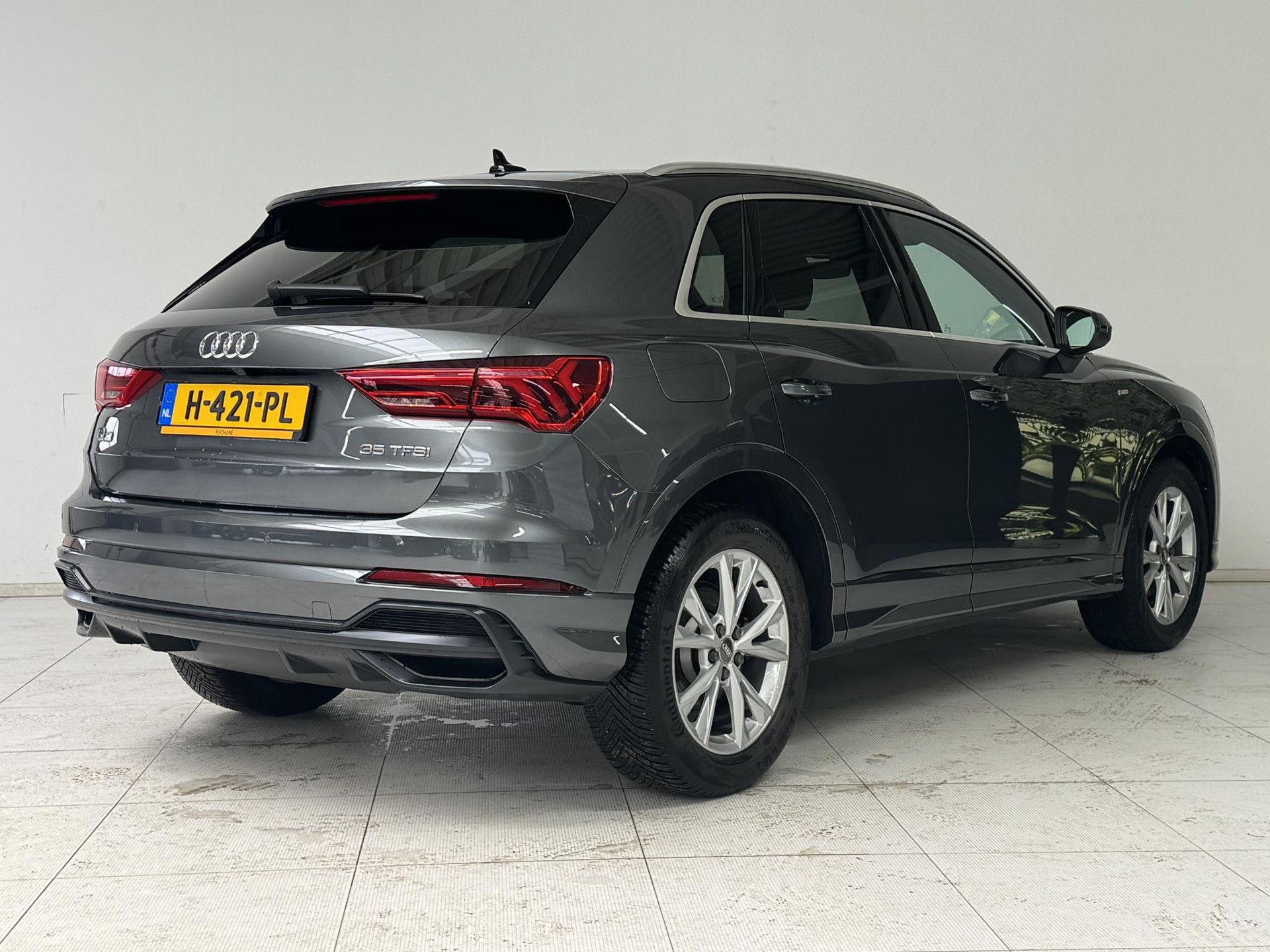 Audi Q3 met kenteken H-421-PL – achteraanzicht