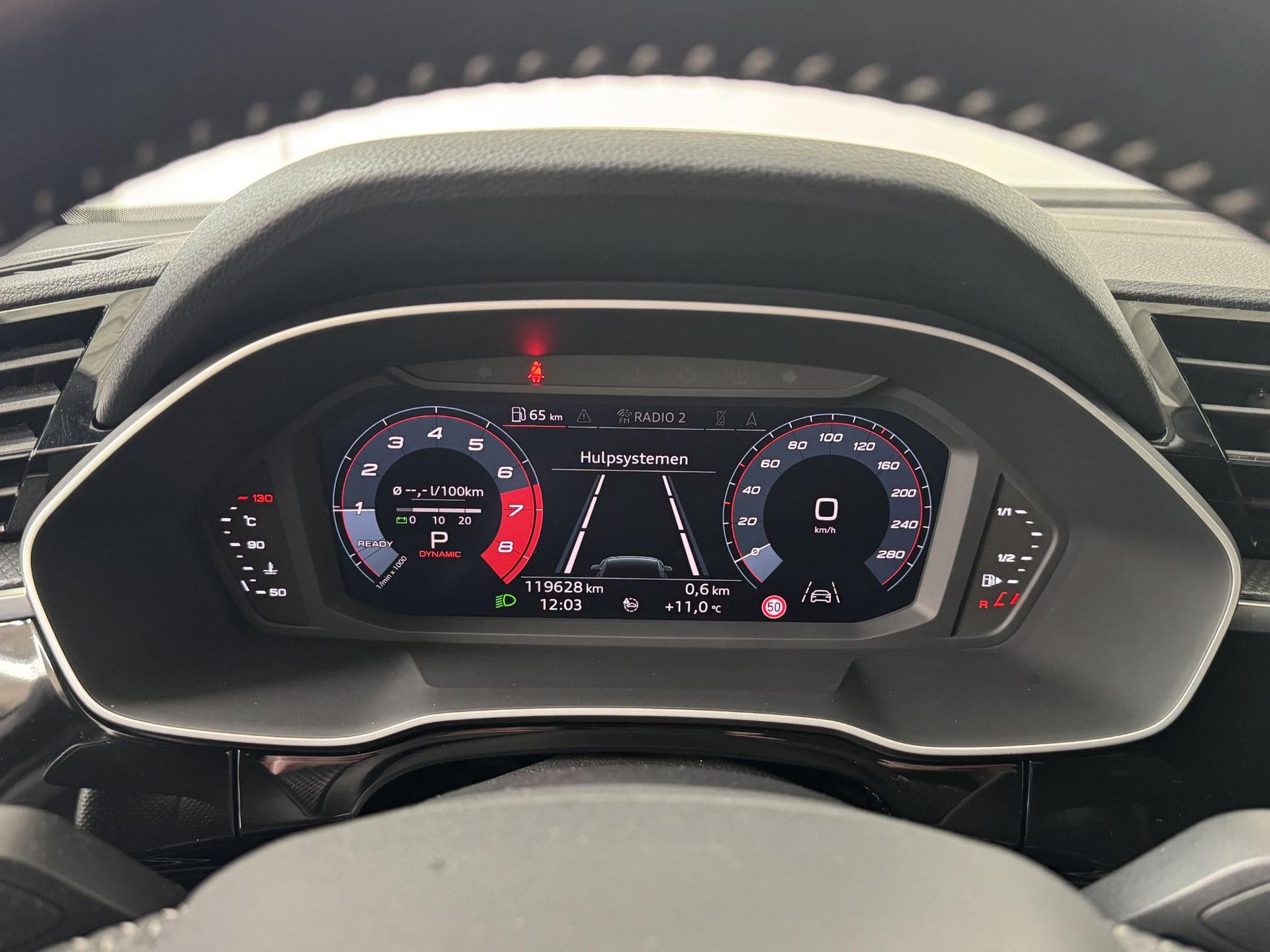 Audi Q3 met kenteken H-421-PL – dashboard