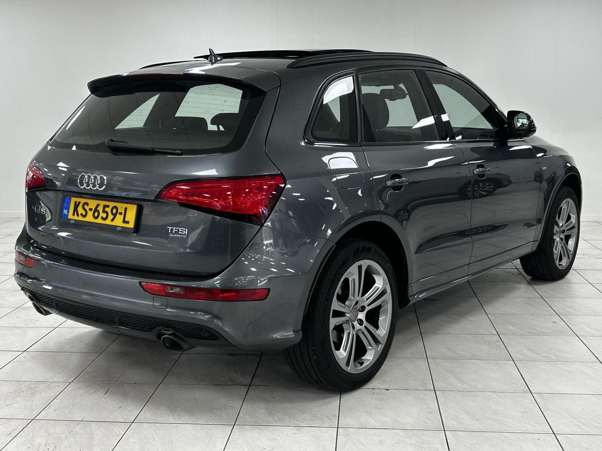 Audi Q5 met kenteken KS-659-L – achteraanzicht