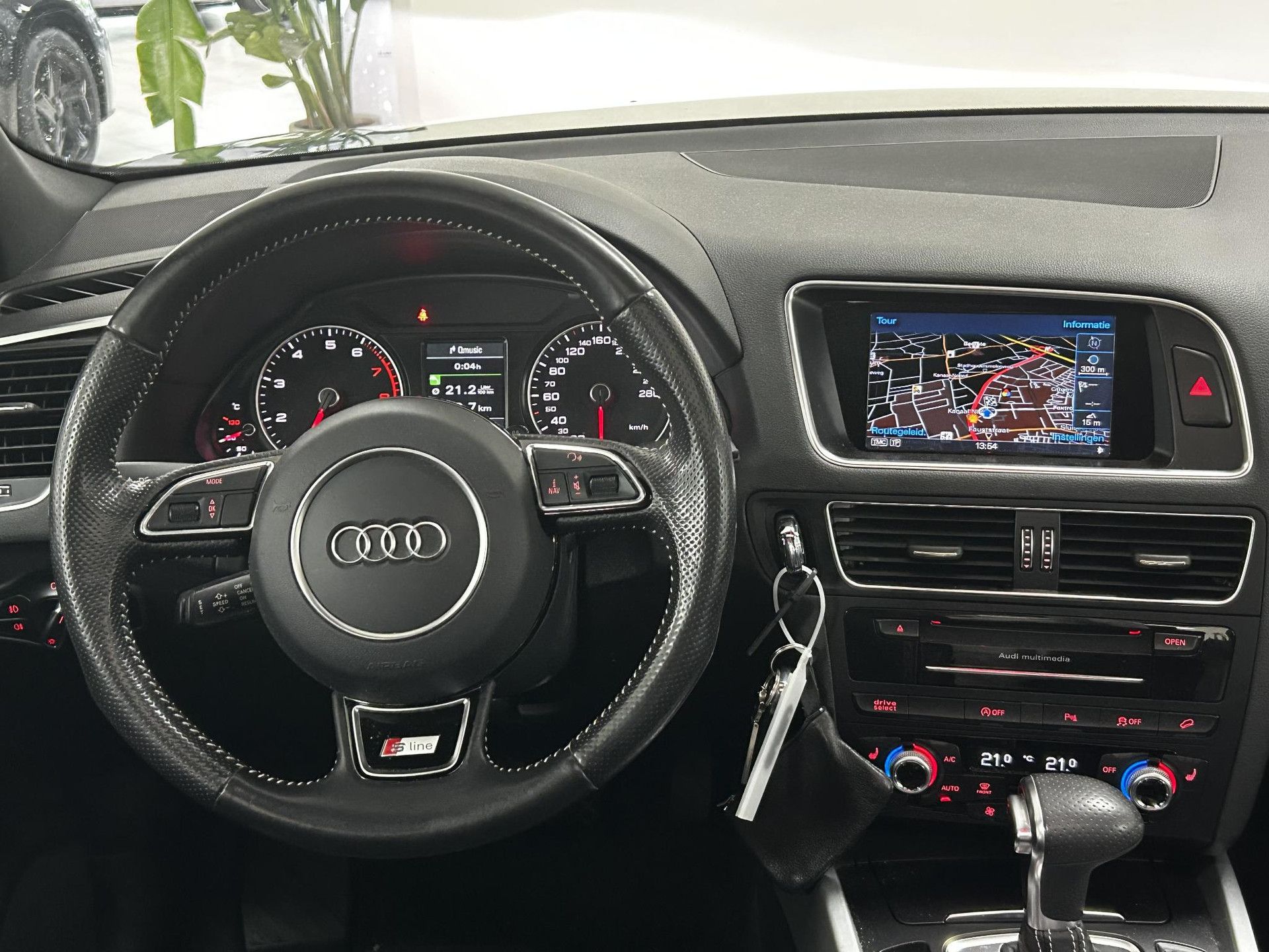 Audi Q5 met kenteken KS-659-L – interieur