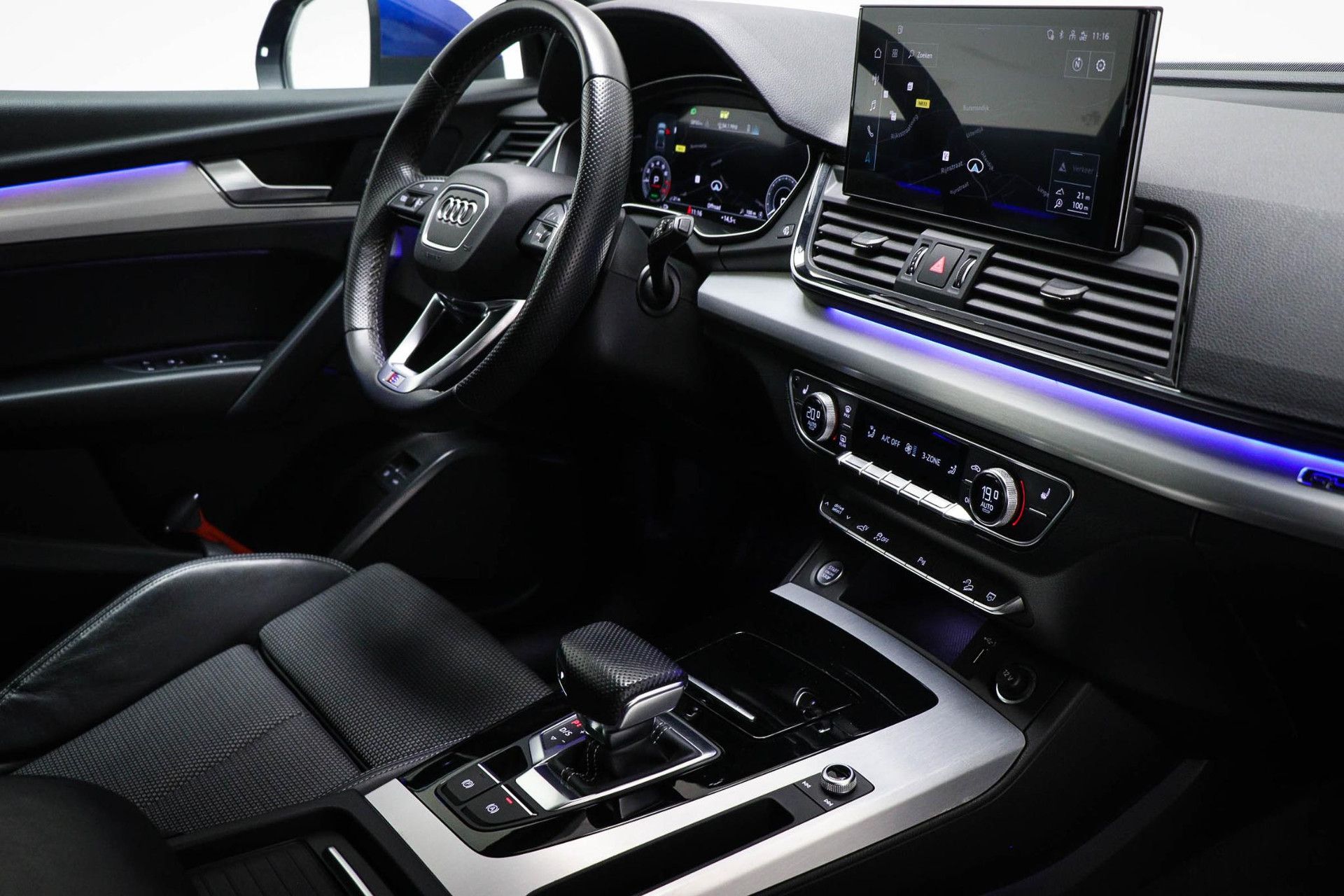 Audi Q5 met kenteken P-311-HR – interieur