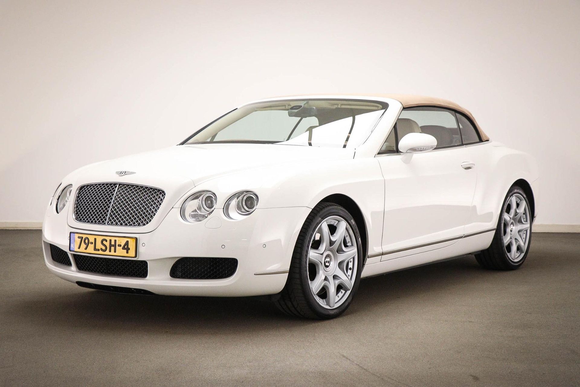 Bentley ContinentalGT met kenteken 79-LSH-4 – interieur
