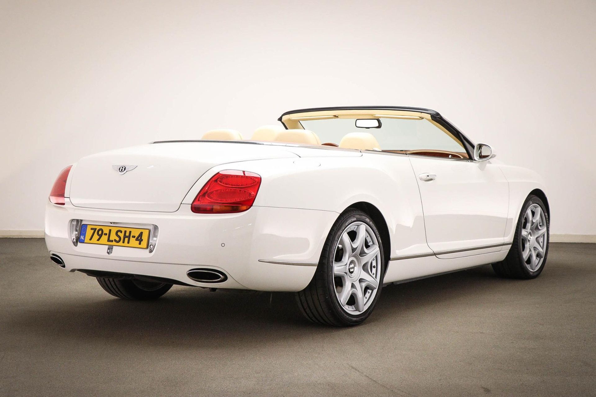 Bentley ContinentalGT met kenteken 79-LSH-4 – dashboard