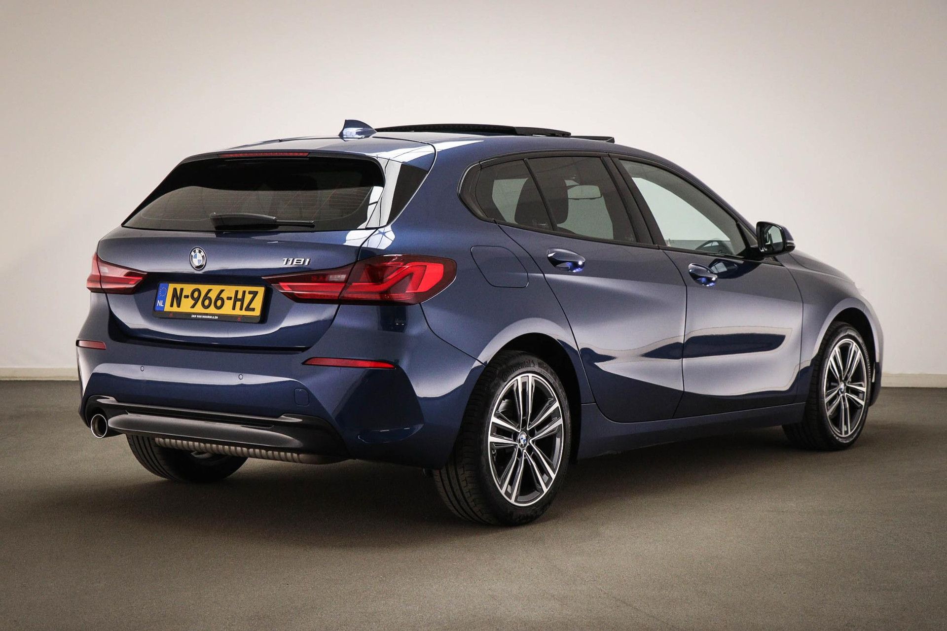 BMW 1-serie met kenteken N-966-HZ – achteraanzicht