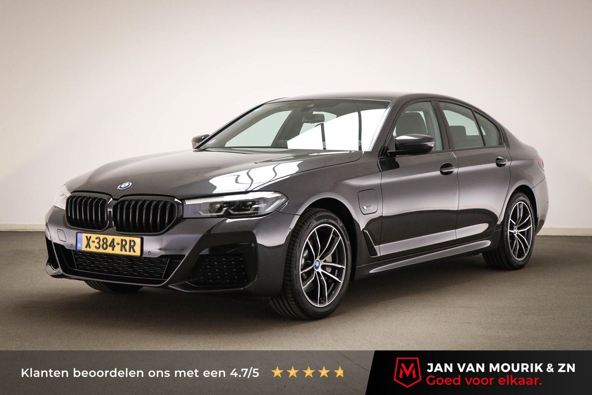BMW 5-serie met kenteken X-384-RR – vooraanzicht