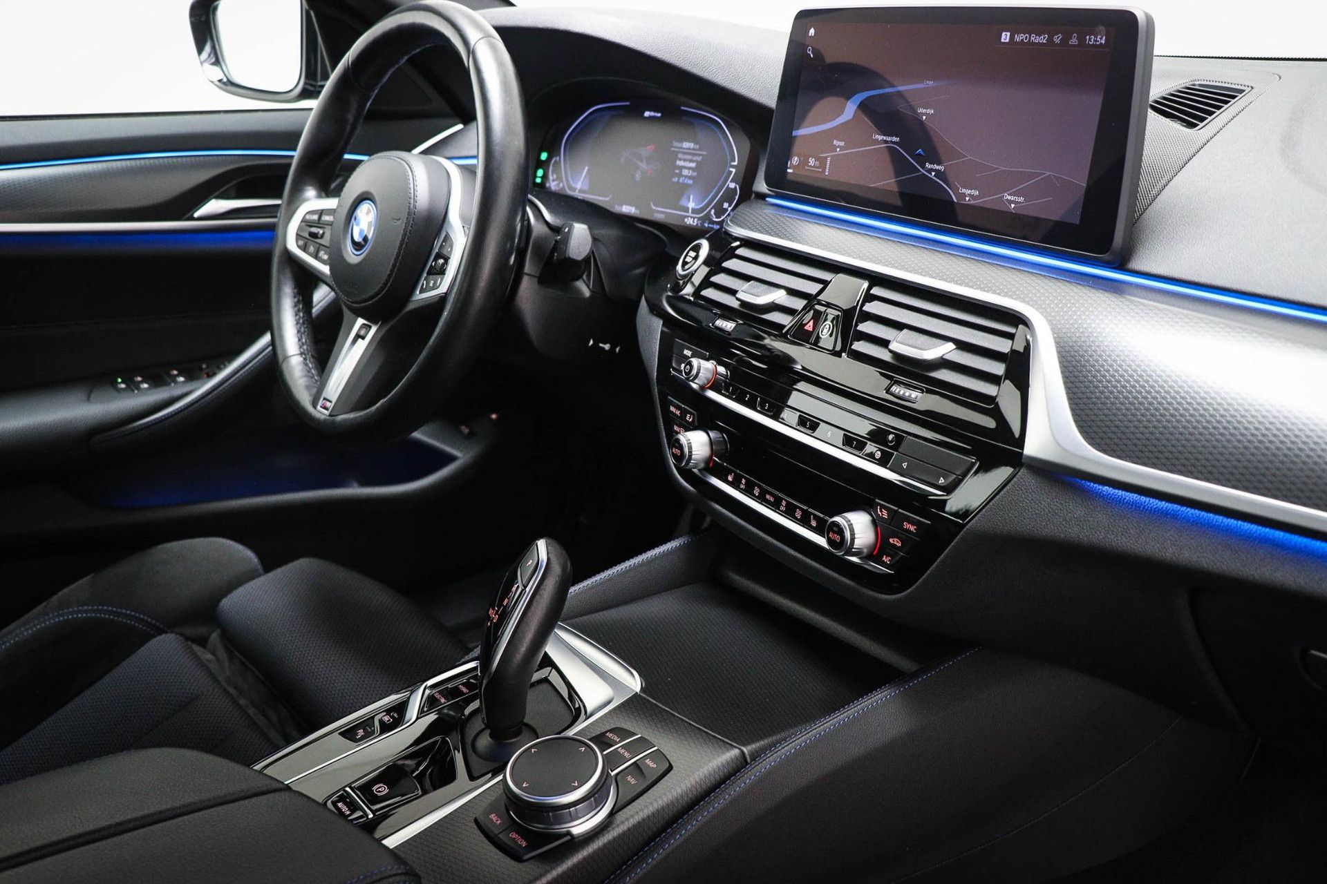 BMW 5-serie met kenteken X-384-RR – interieur