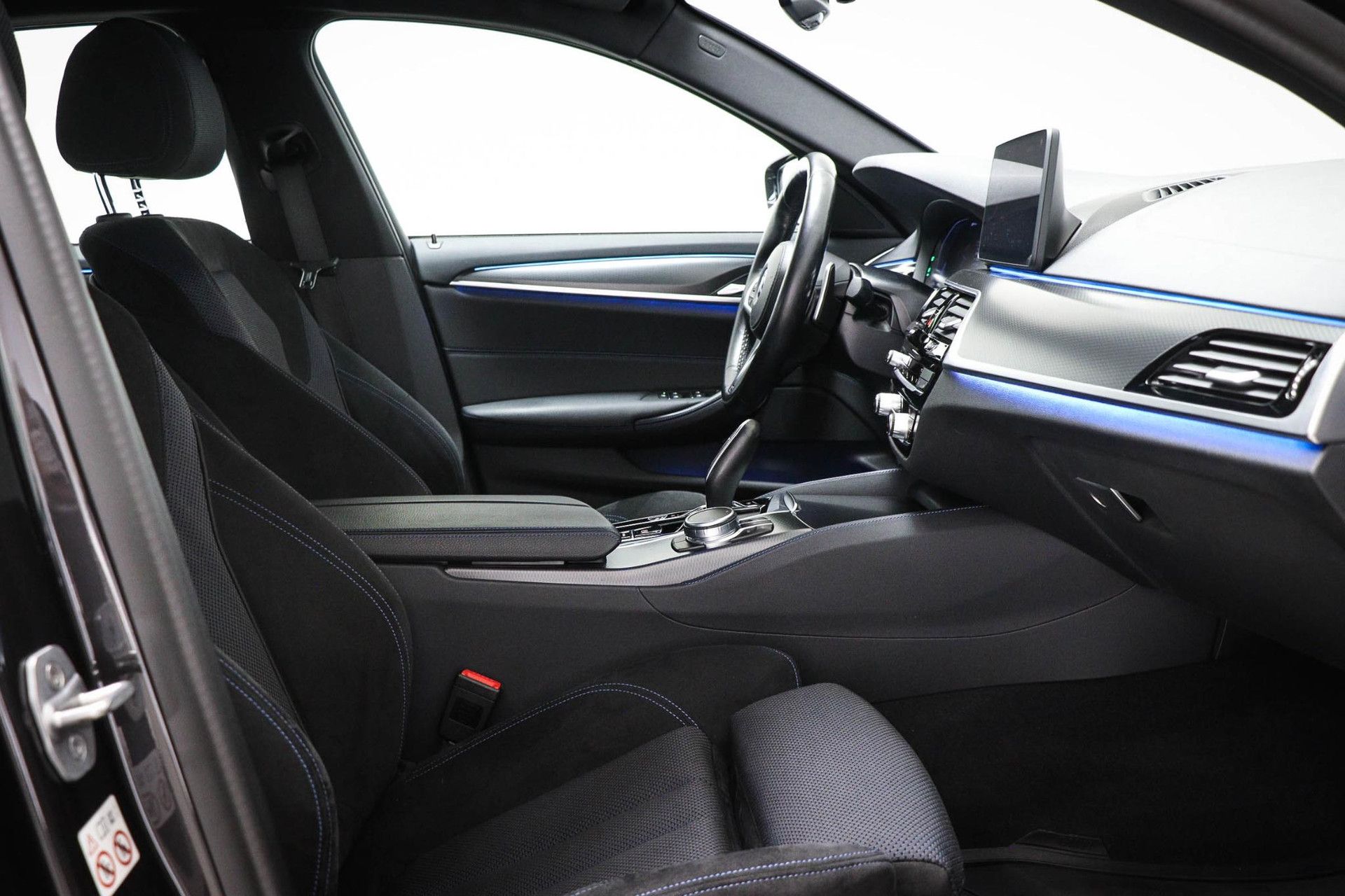 BMW 5-serie met kenteken X-384-RR – dashboard