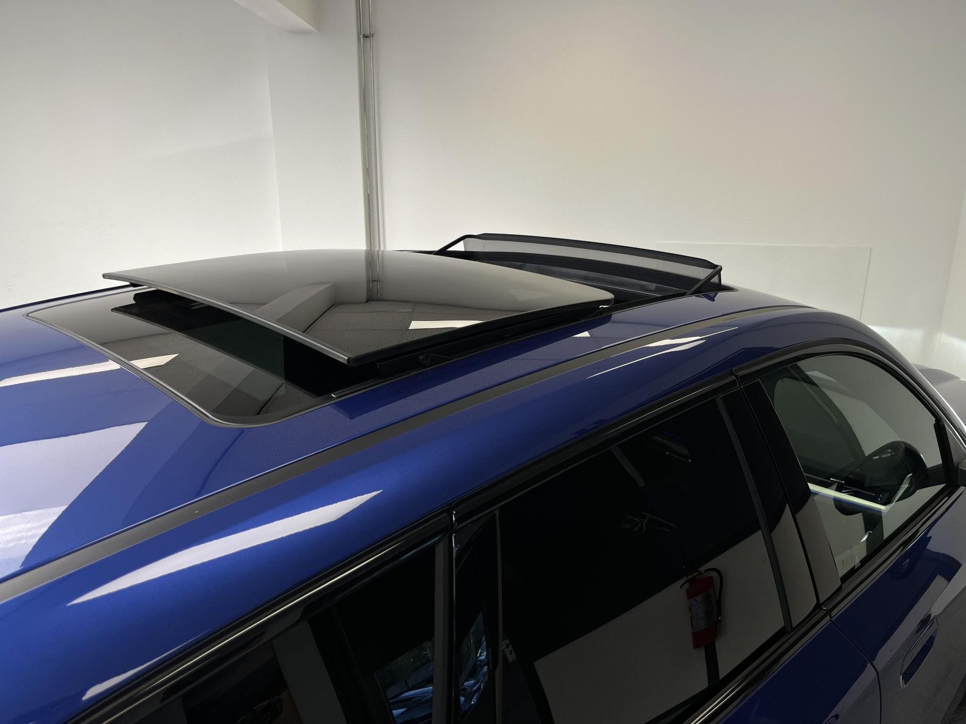 BMW iX1 met kenteken GKV-81-K – detailfoto