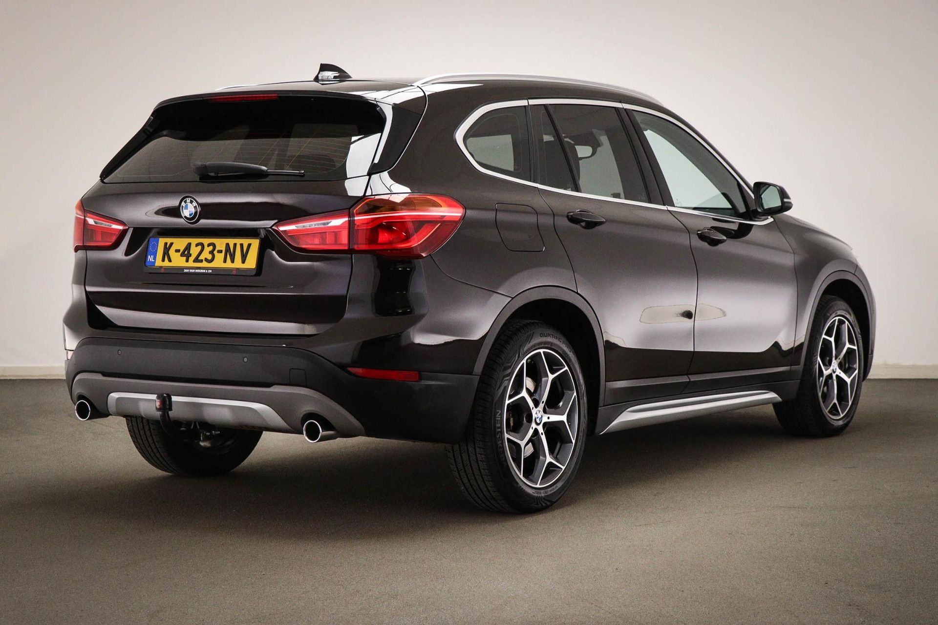 BMW X1 met kenteken K-423-NV – achteraanzicht
