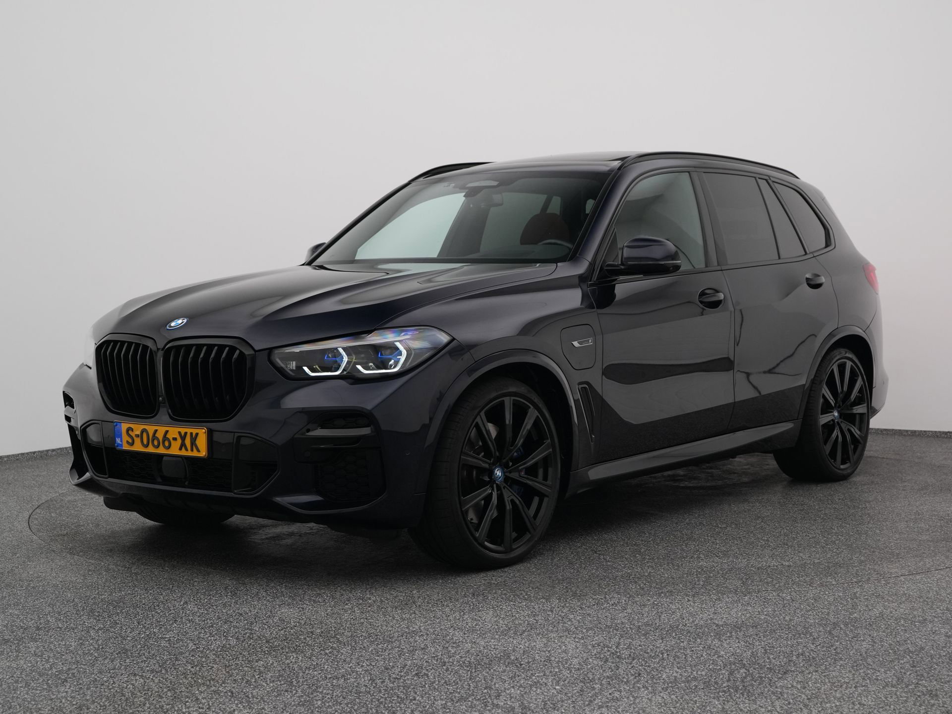 BMW X5 met kenteken S-066-XK – vooraanzicht