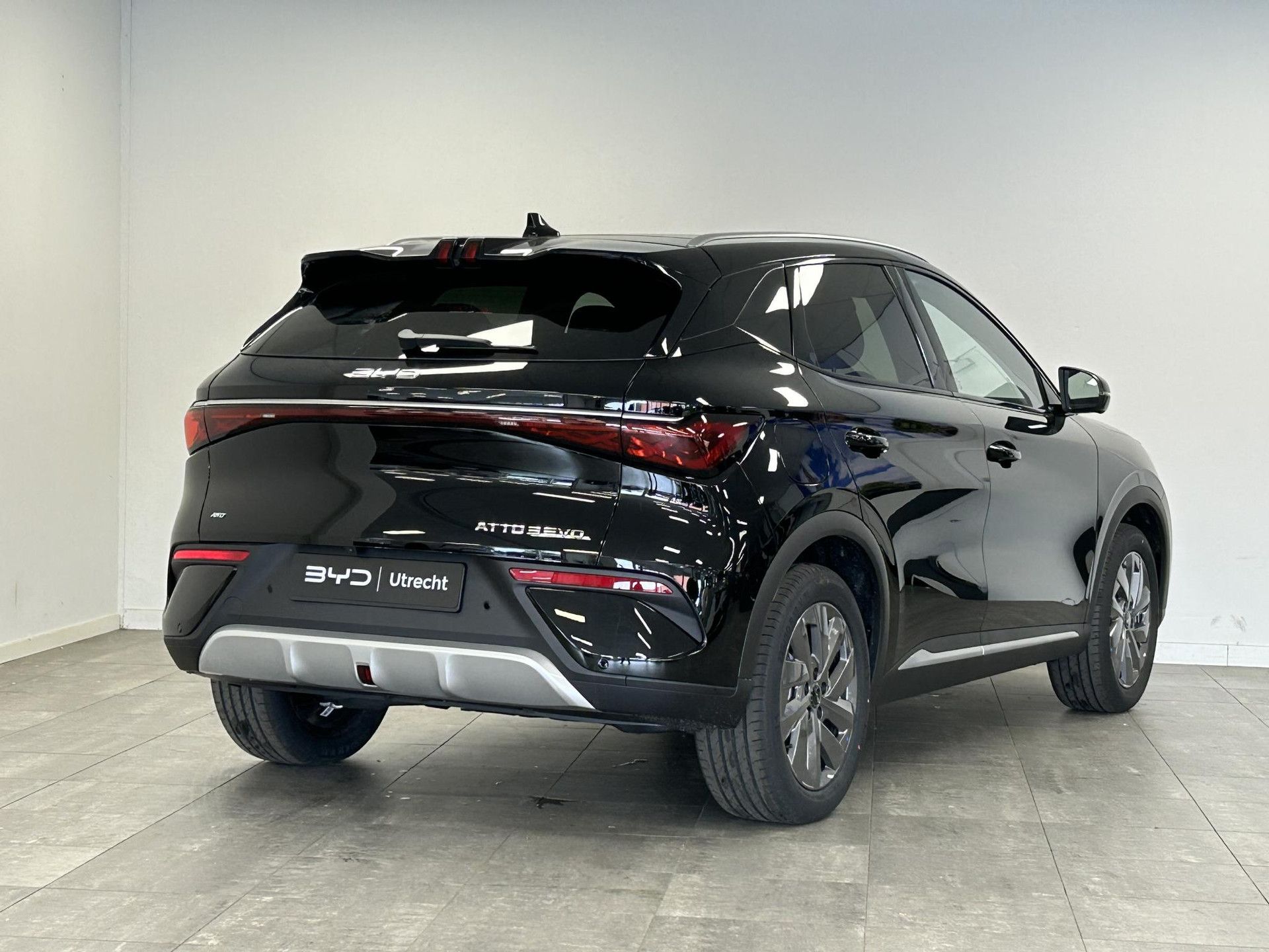 BYD ATTO3 met kenteken KDG-22-D – achteraanzicht