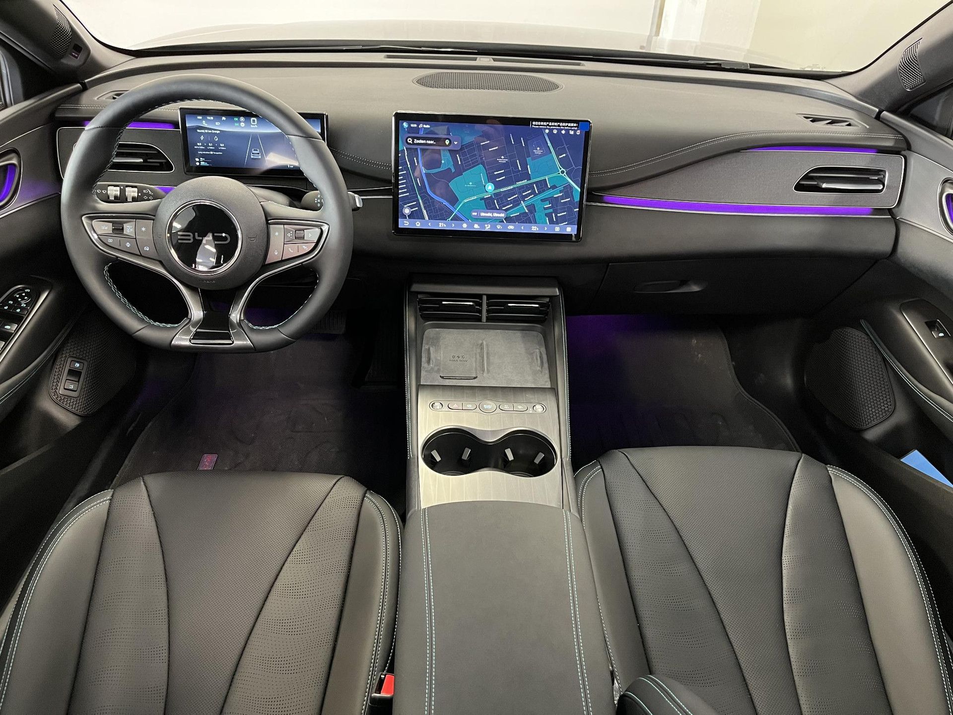 BYD SEAL met kenteken JFJ-77-K – interieur