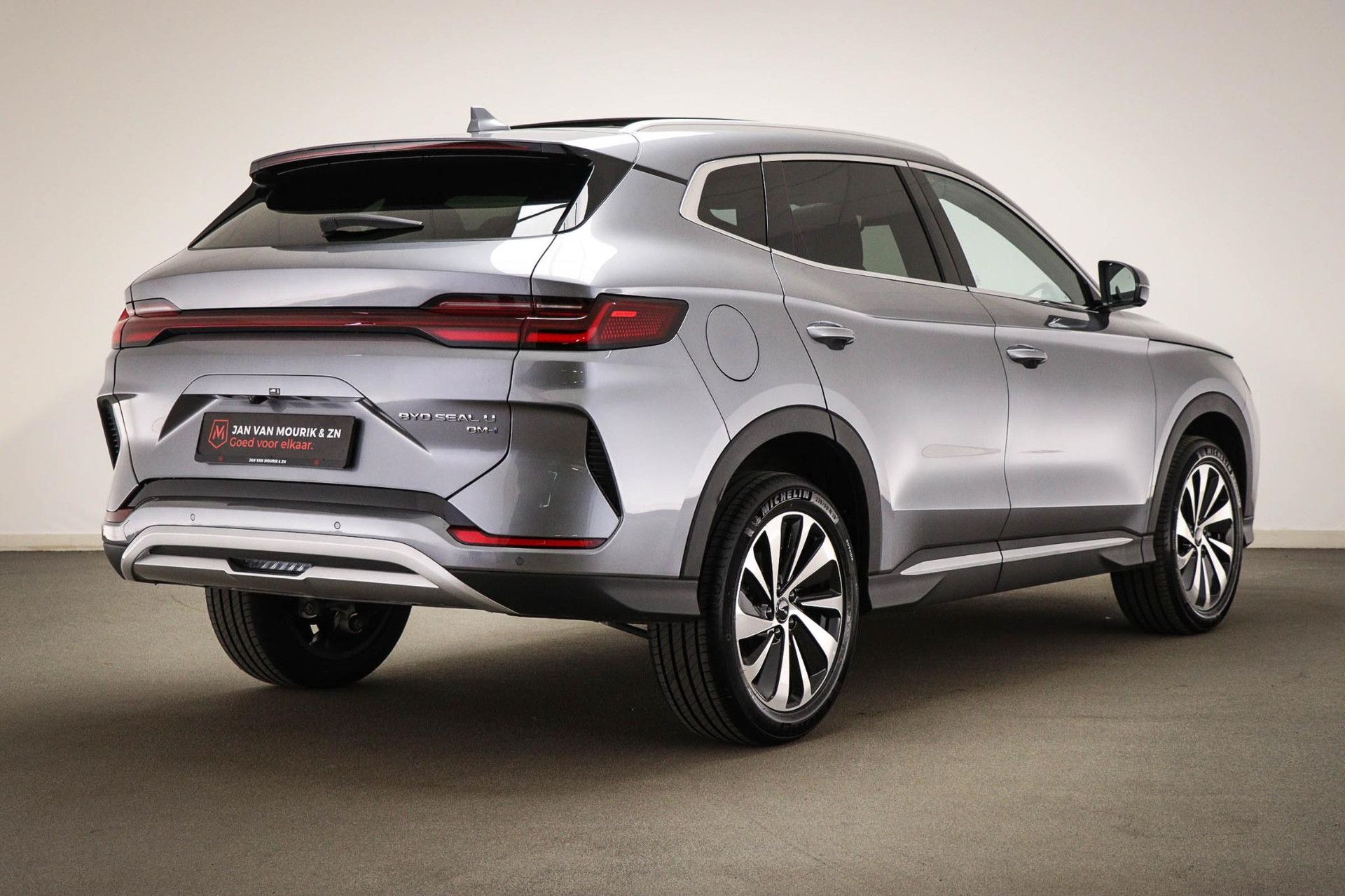 BYD SEALU met kenteken JTK-94-N – achteraanzicht