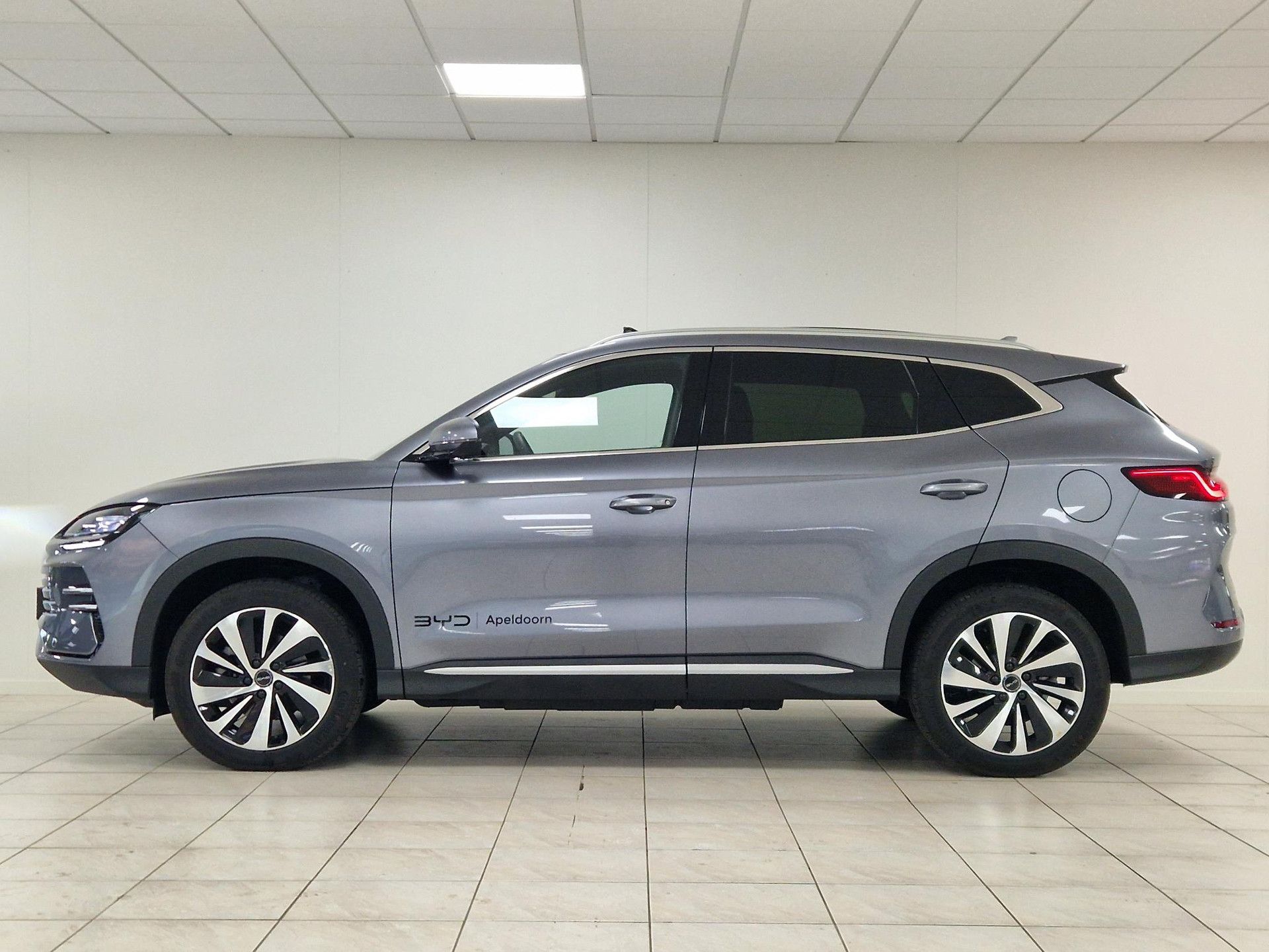 BYD SEALU met kenteken JTX-14-B – achteraanzicht
