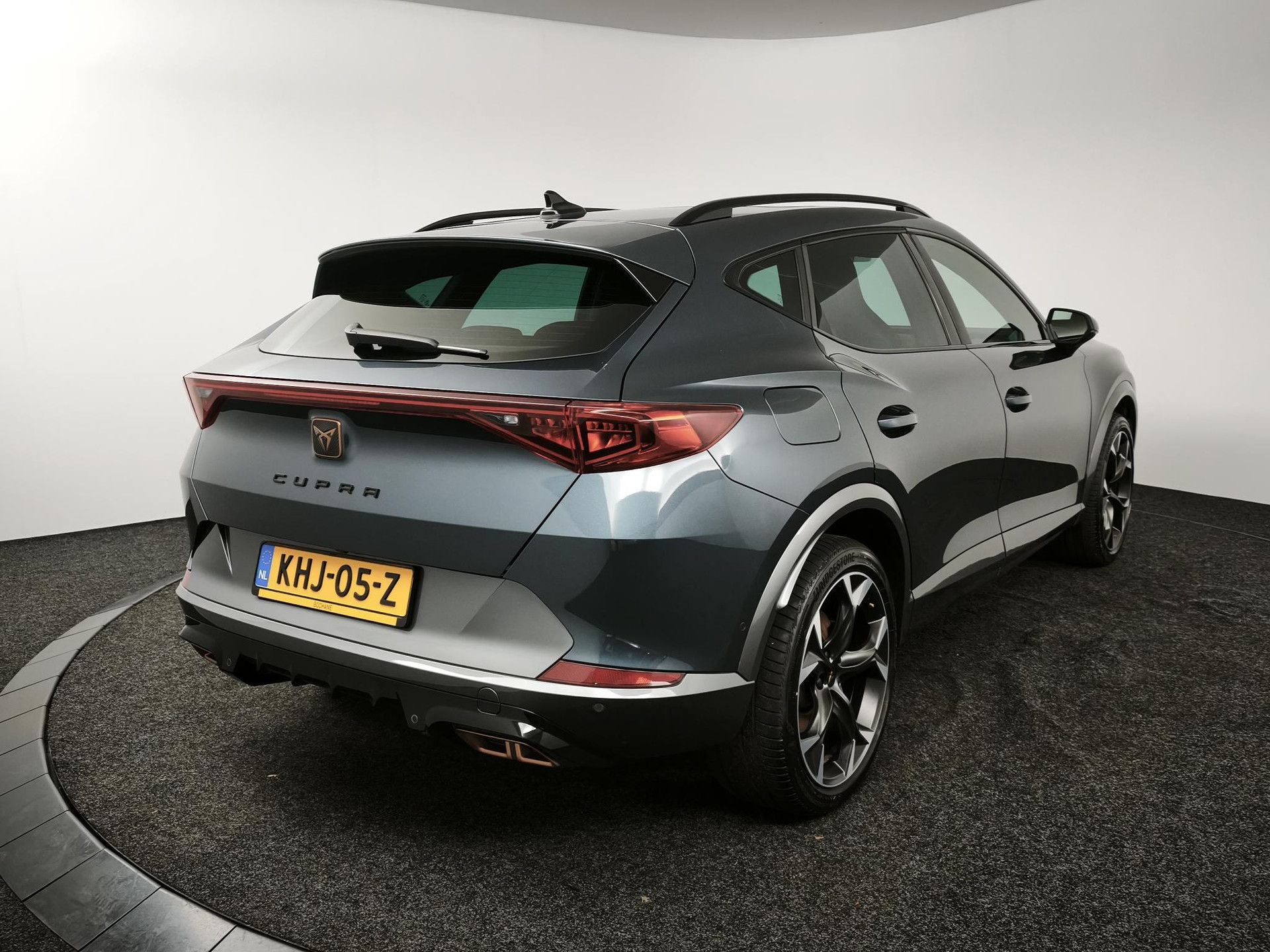 CUPRA Formentor met kenteken KHJ-05-Z – achteraanzicht