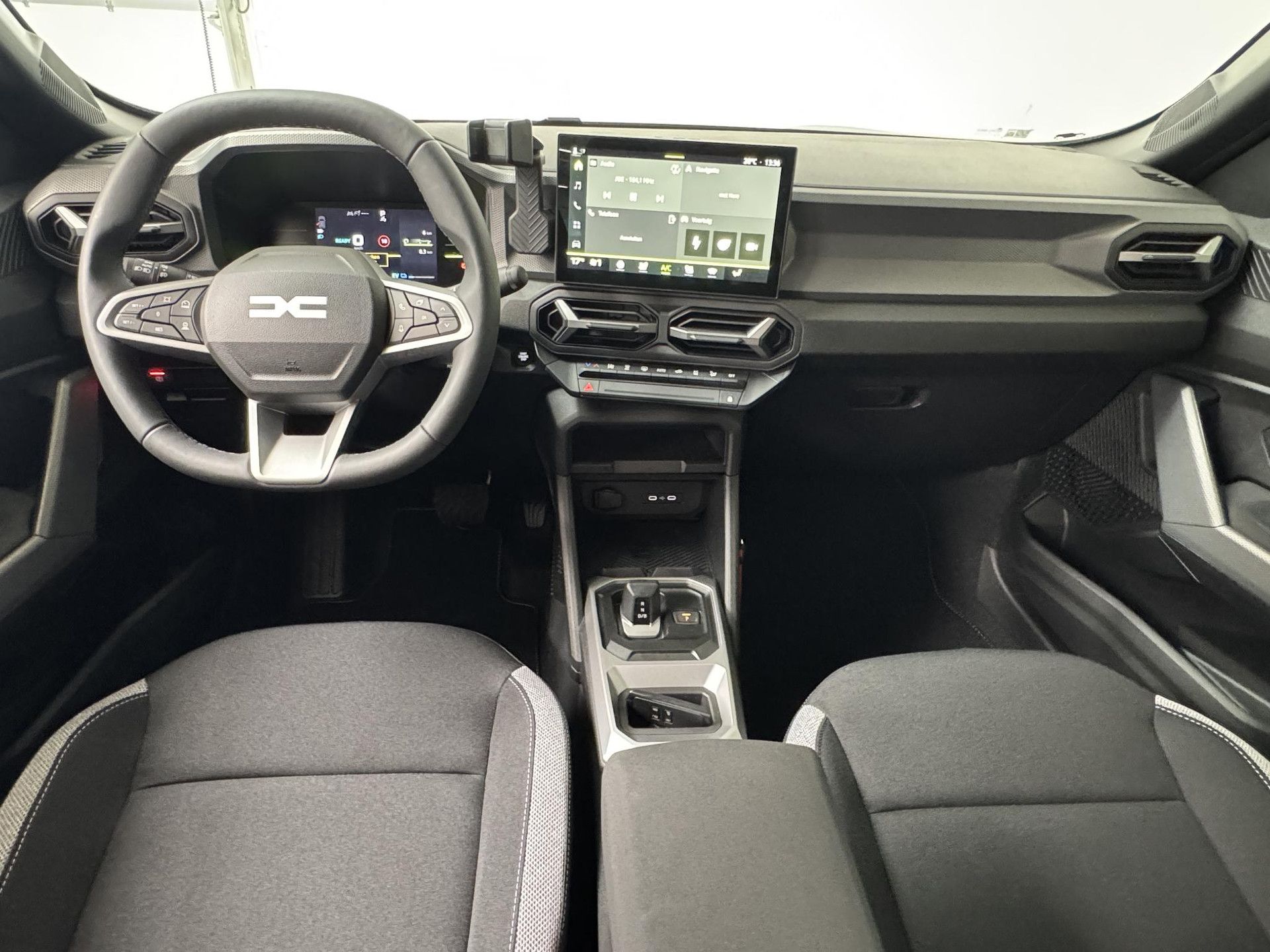 Dacia Duster met kenteken KJH-01-X – interieur