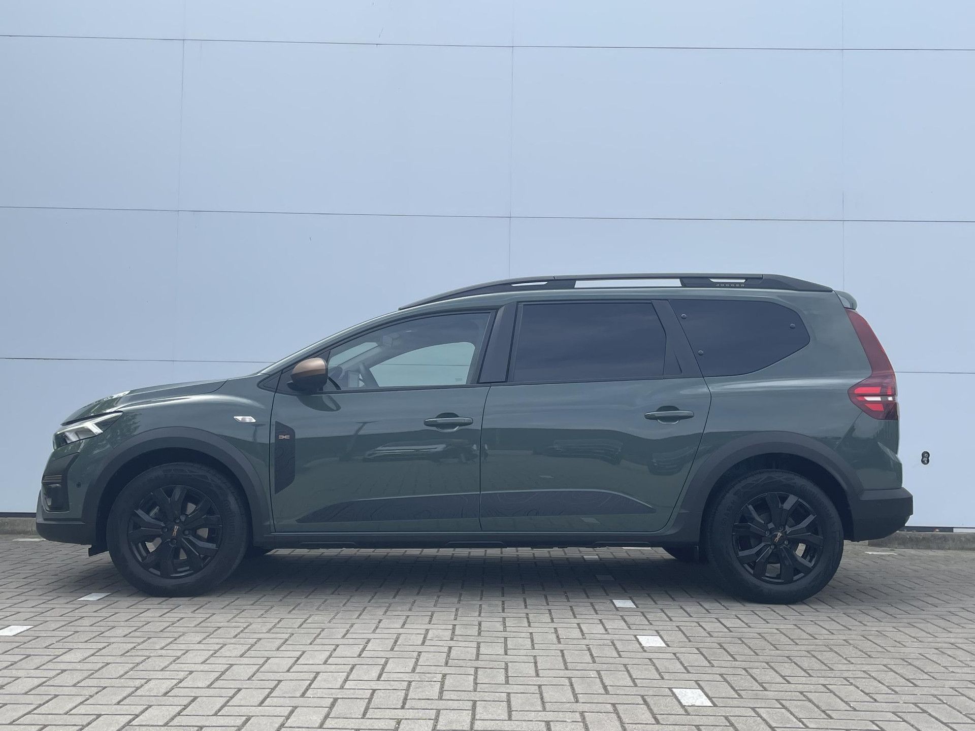 Dacia Jogger met kenteken GBD-98-S – achteraanzicht