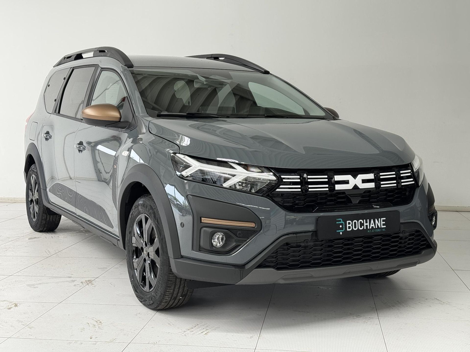 Dacia Jogger met kenteken KKG-36-S – achteraanzicht