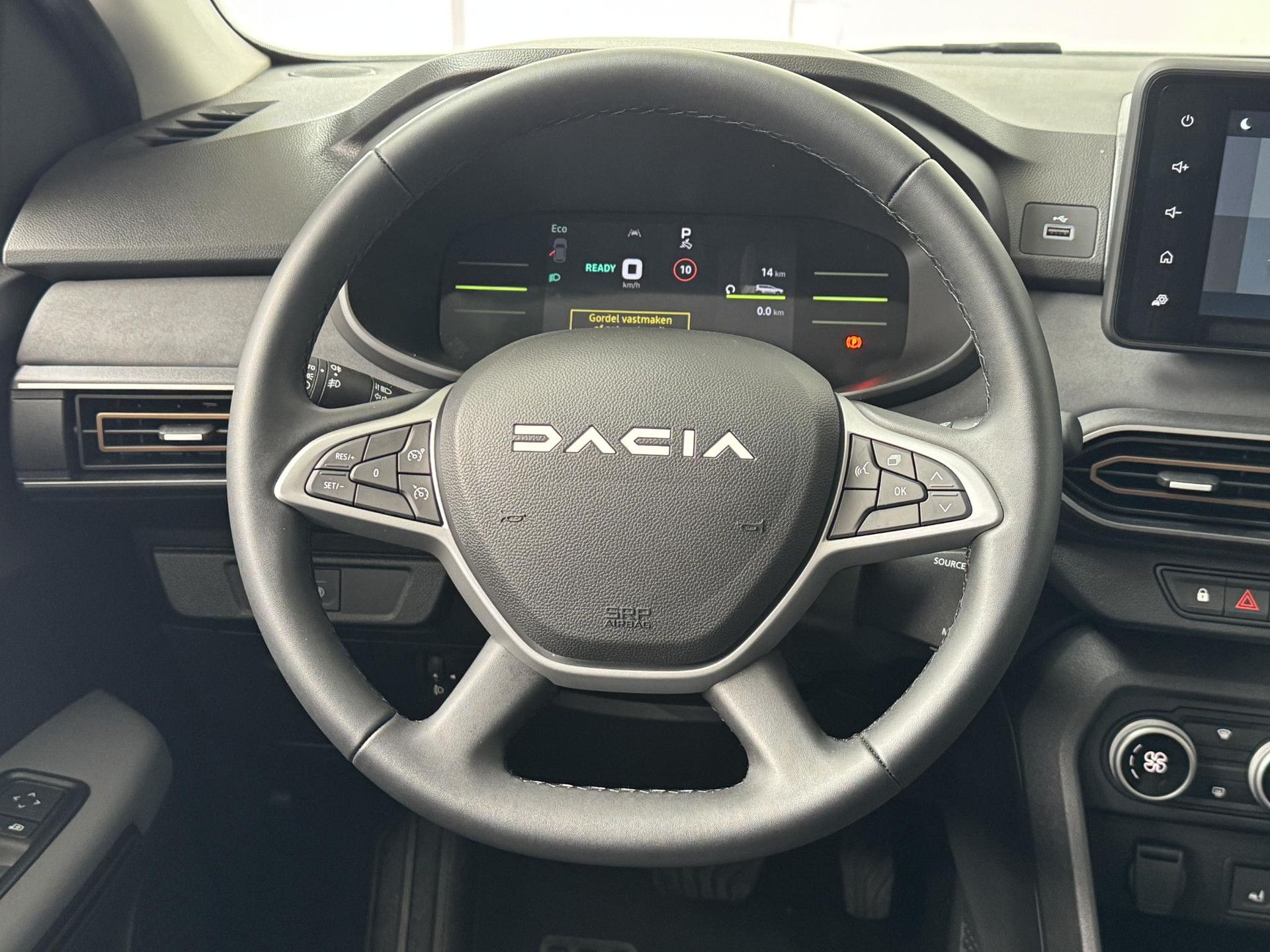 Dacia Jogger met kenteken KKG-36-S – dashboard