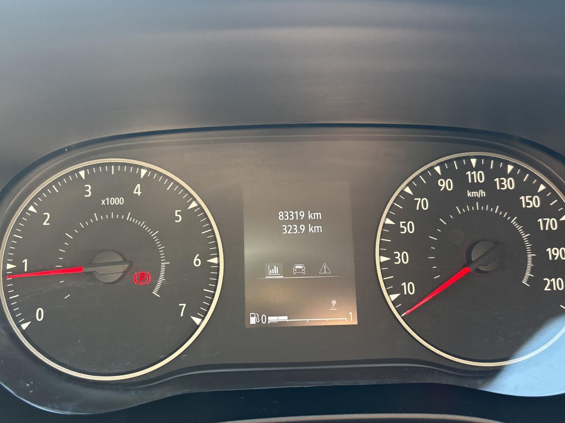 Dacia Jogger met kenteken R-702-ZR – dashboard