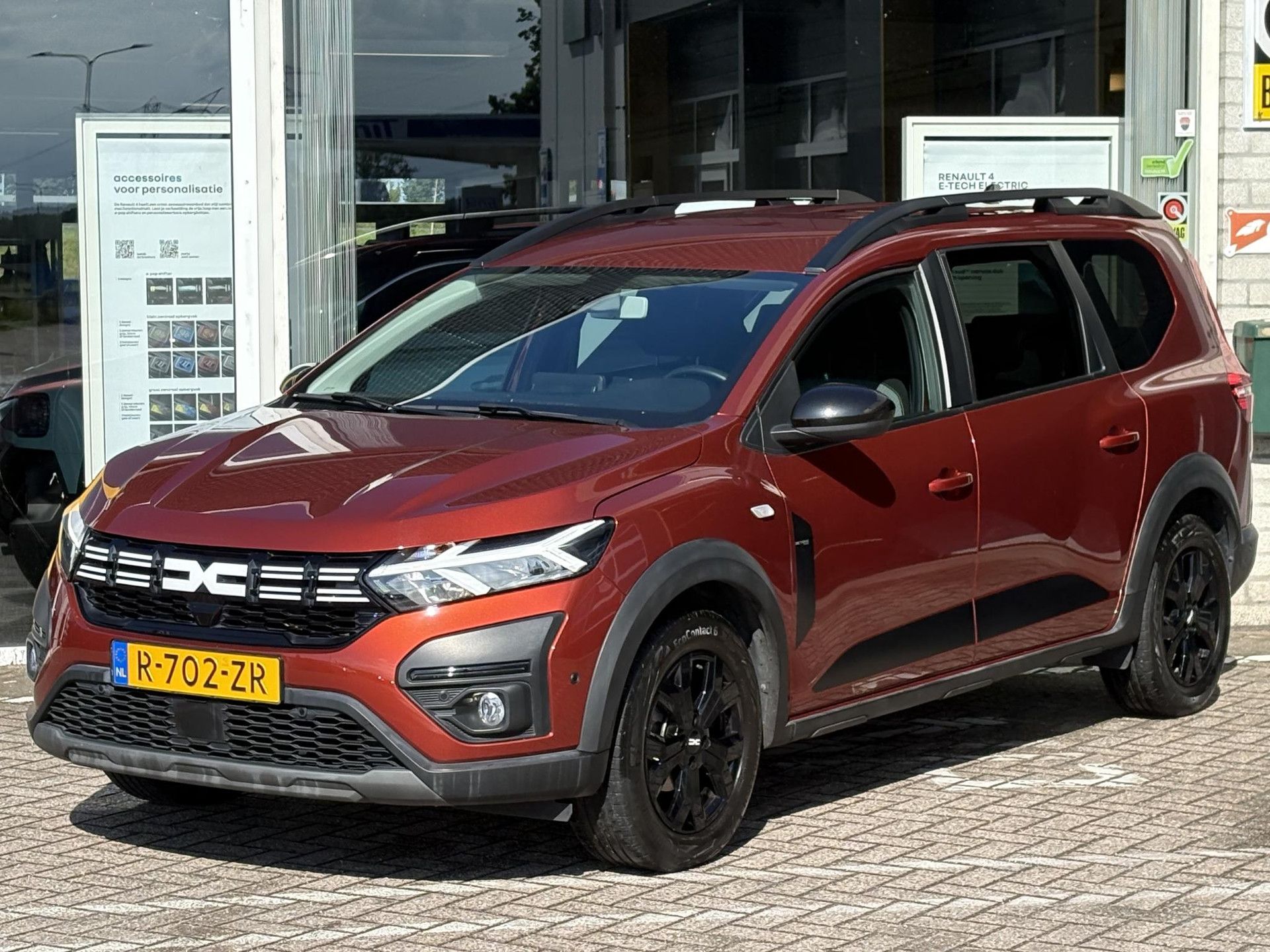 Dacia Jogger met kenteken R-702-ZR – detailfoto