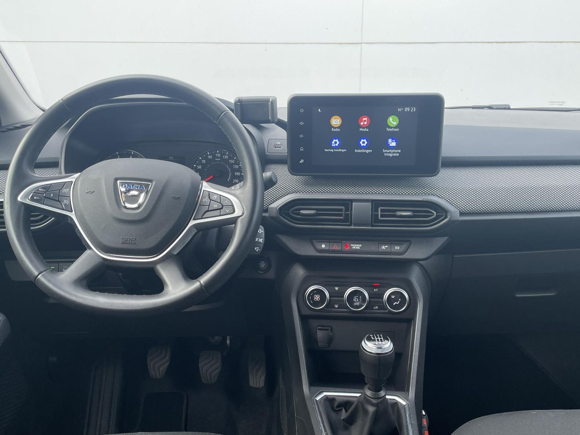 Dacia Jogger met kenteken R-728-PG – interieur
