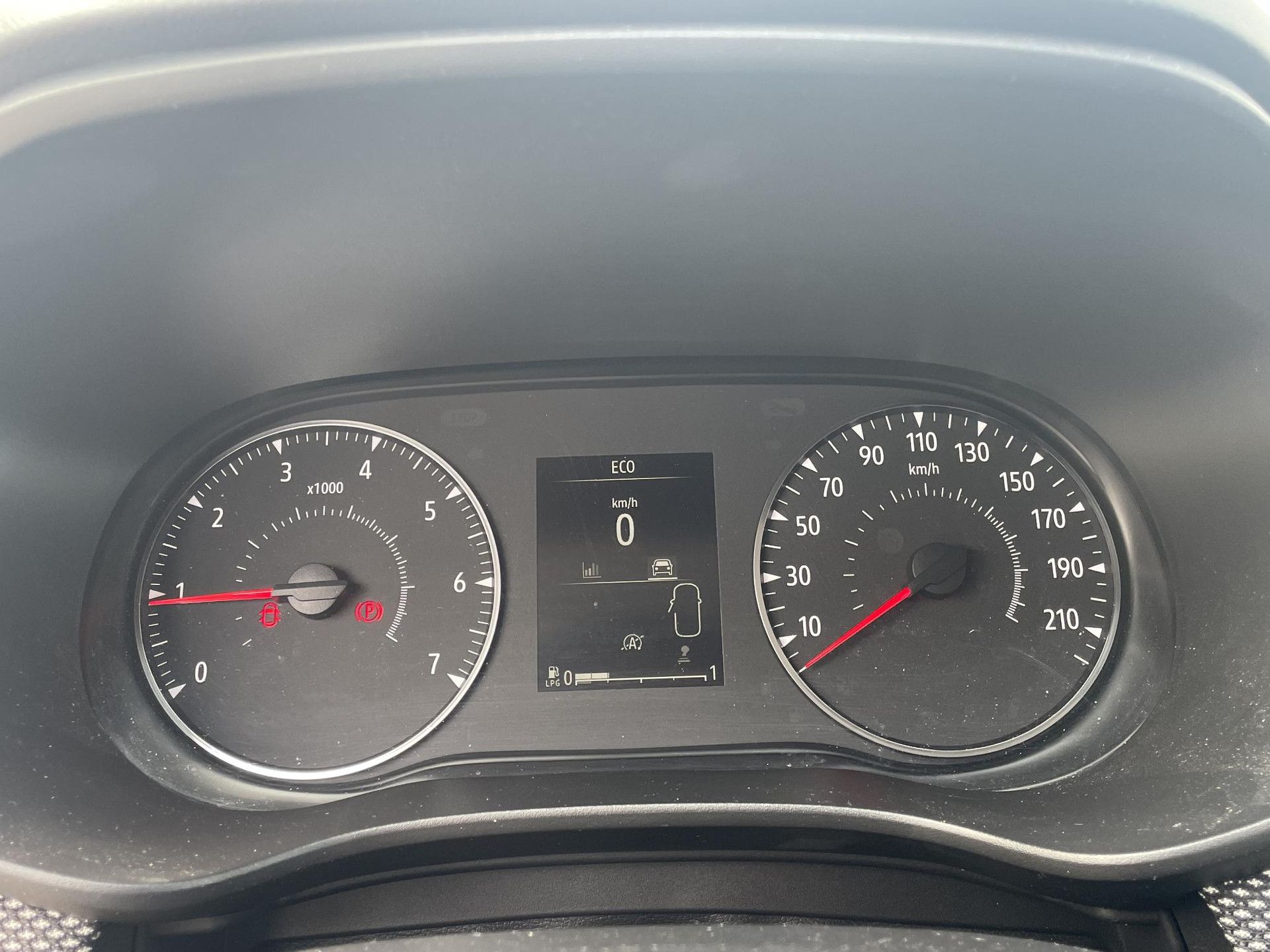 Dacia Jogger met kenteken R-728-PG – dashboard