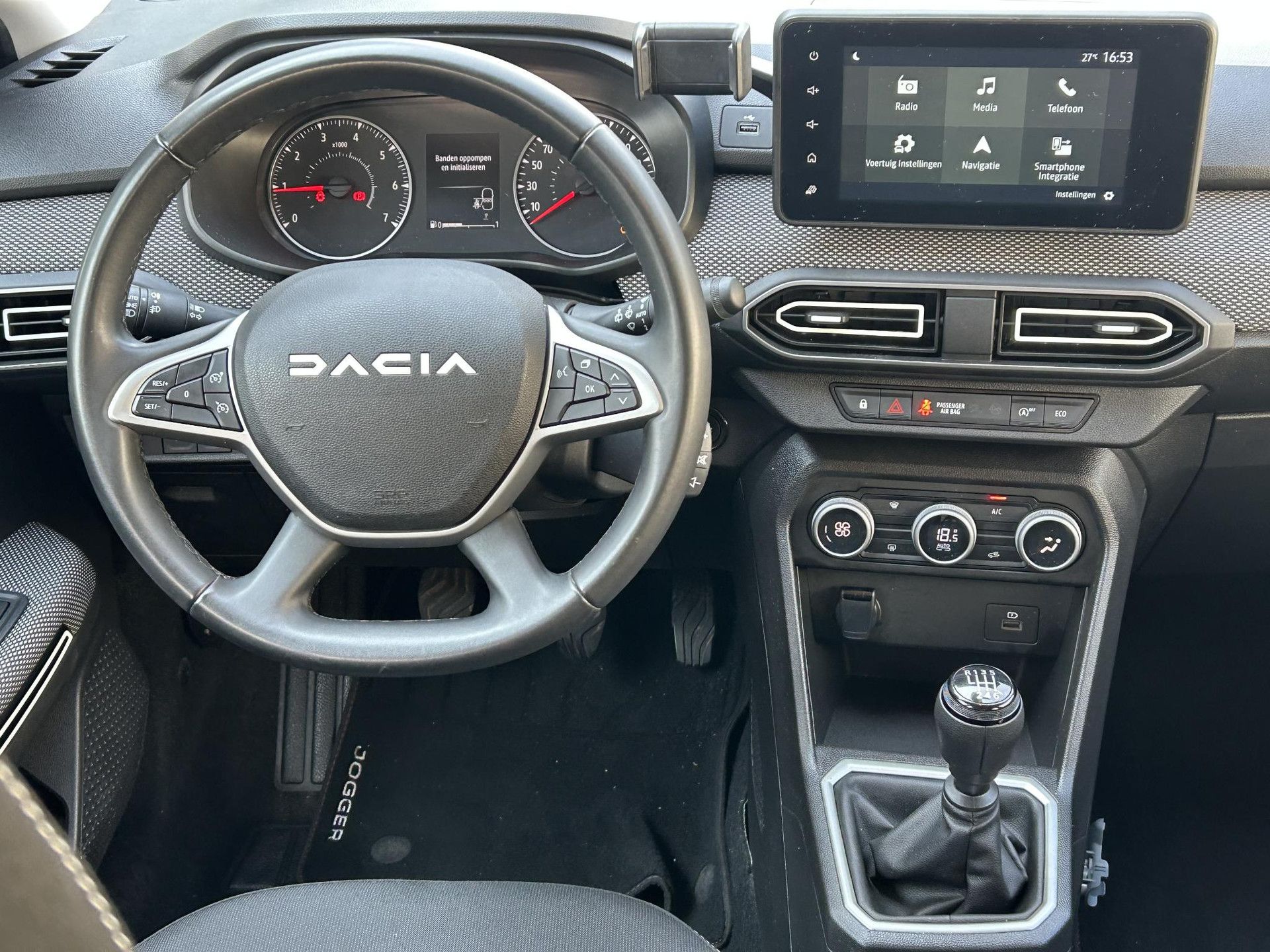 Dacia Jogger met kenteken T-057-GH – interieur