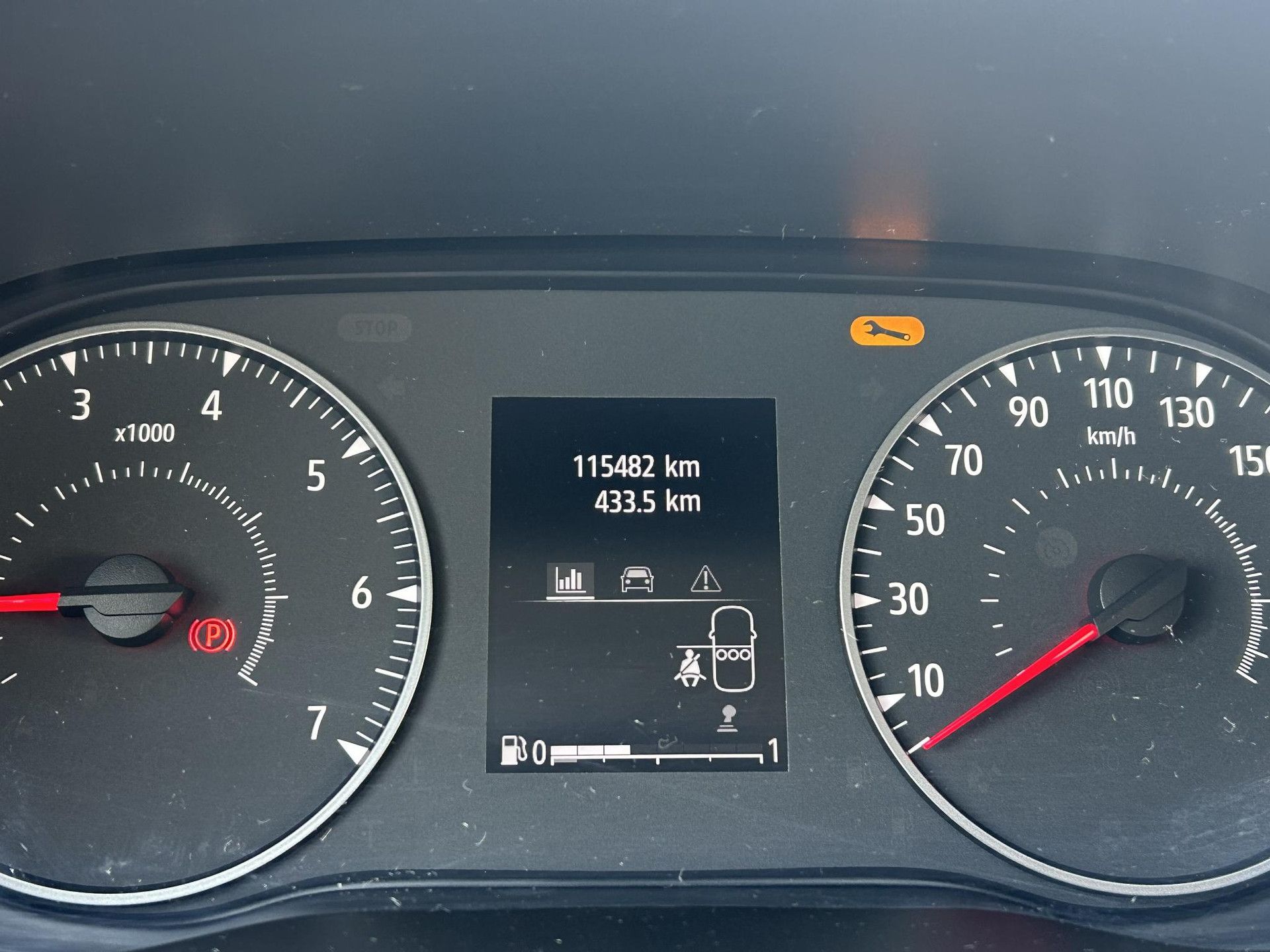 Dacia Jogger met kenteken T-057-GH – dashboard