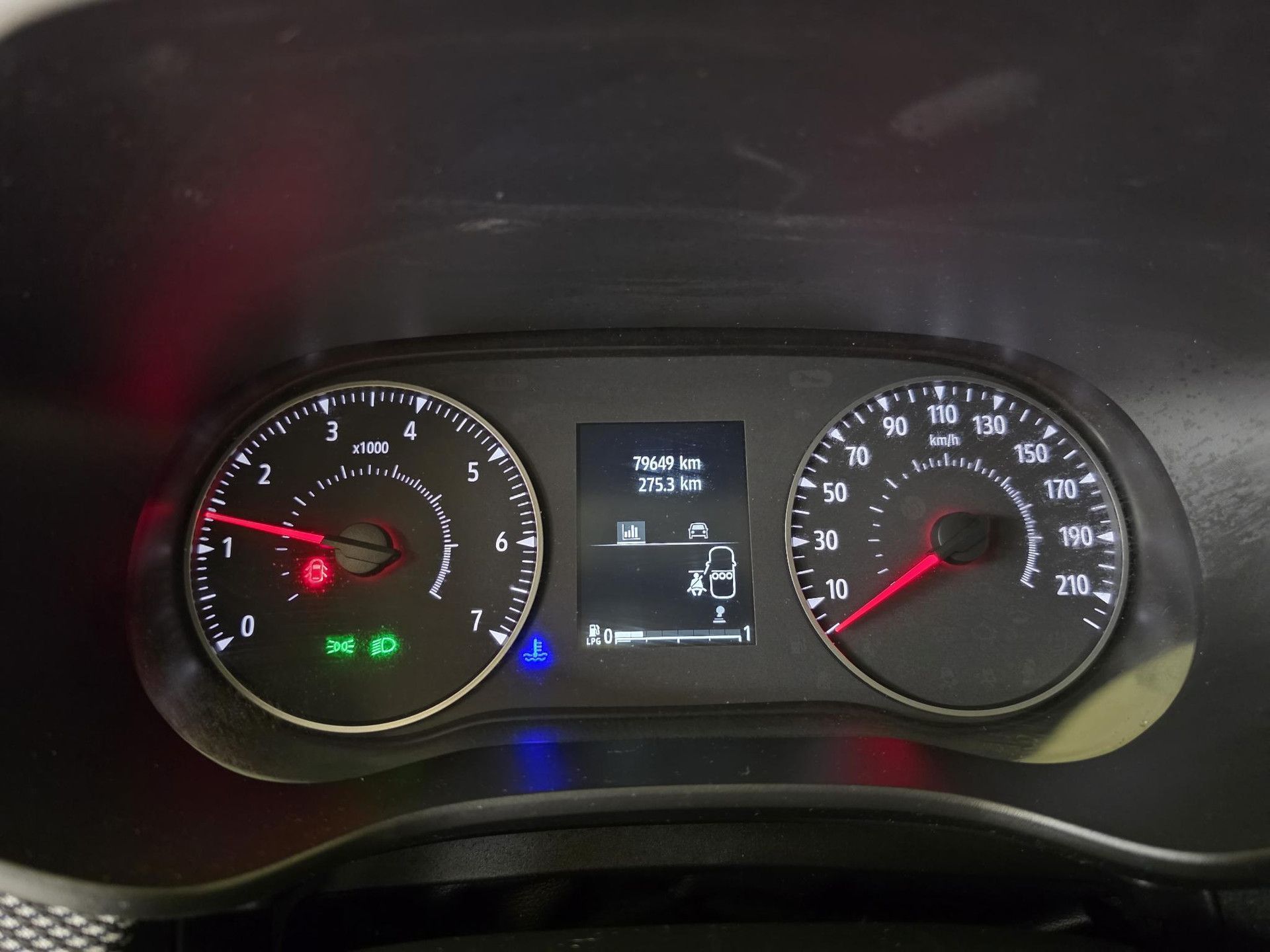 Dacia Jogger met kenteken Z-299-HN – dashboard