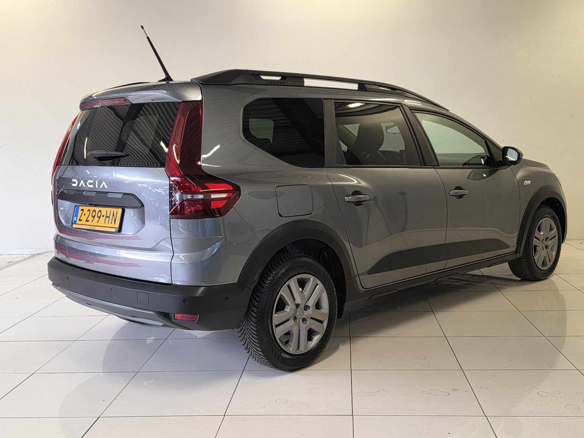 Dacia Jogger met kenteken Z-299-HN – detailfoto