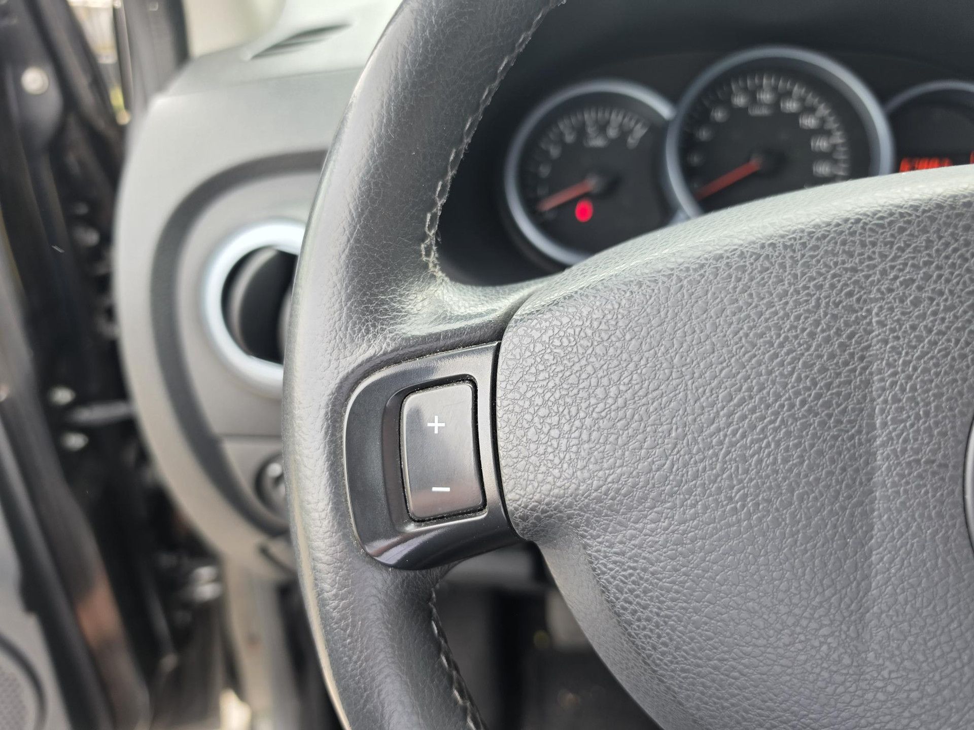 Dacia Lodgy met kenteken ZV-905-V – dashboard