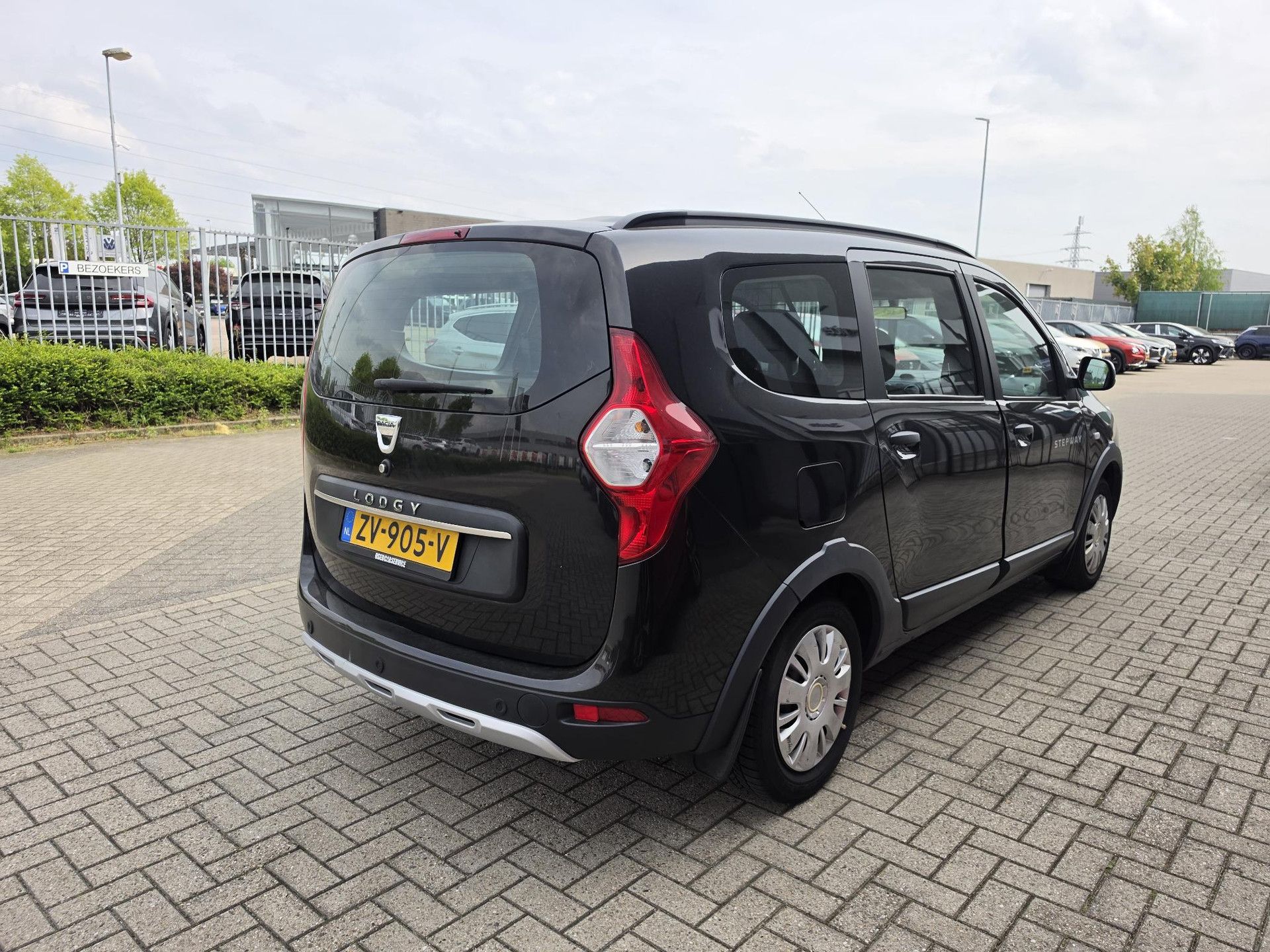 Dacia Lodgy met kenteken ZV-905-V – detailfoto