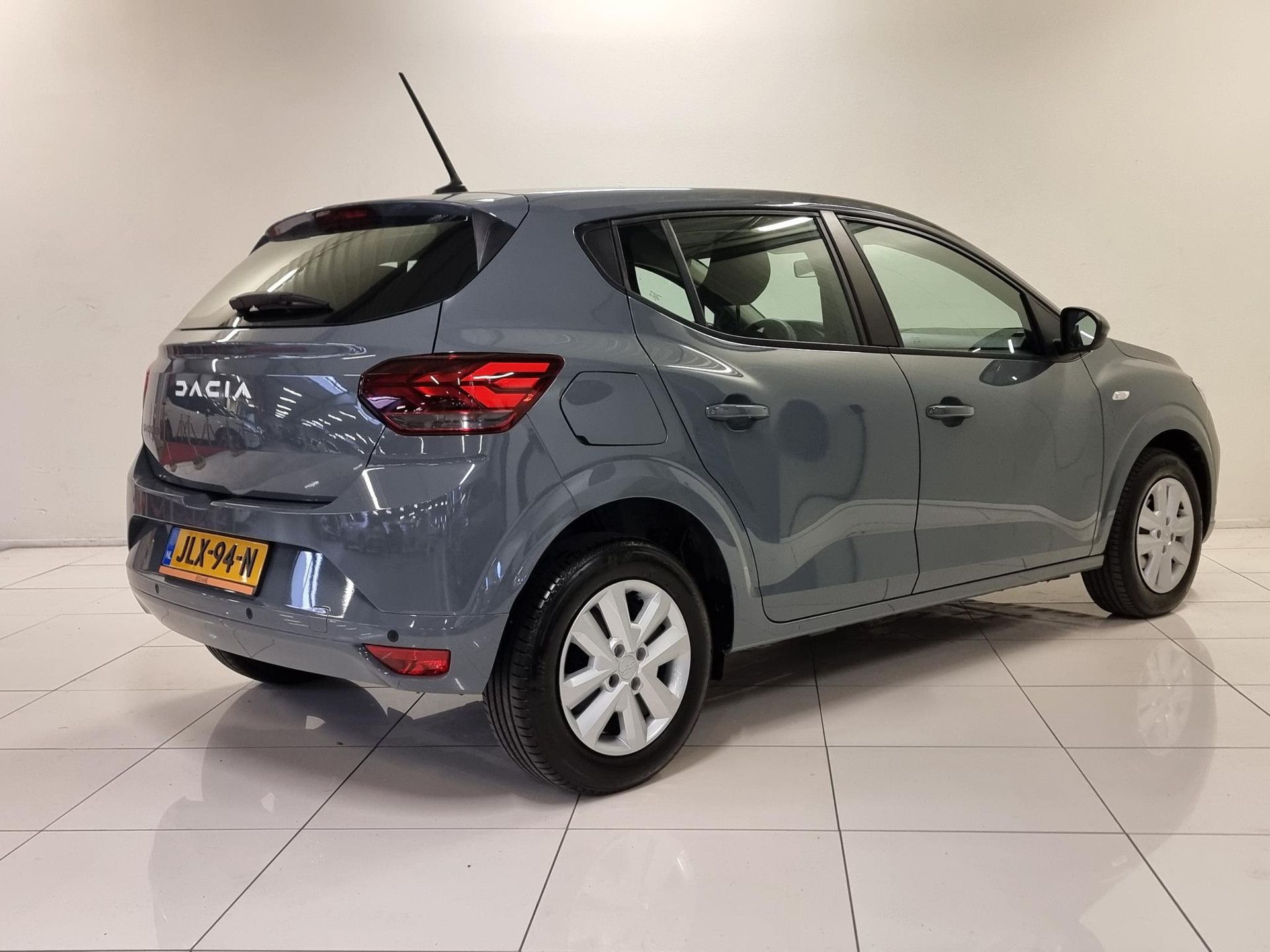 Dacia Sandero met kenteken JLX-94-N – detailfoto