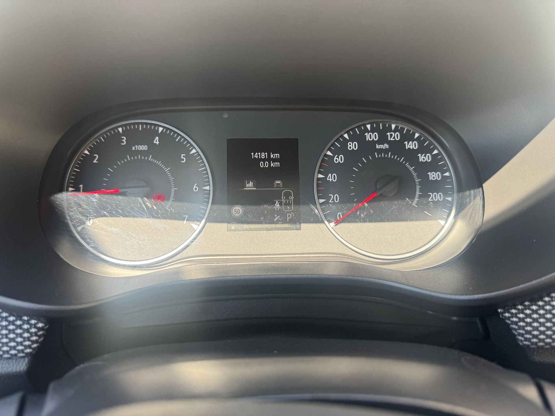 Dacia Sandero met kenteken KFL-59-J – dashboard