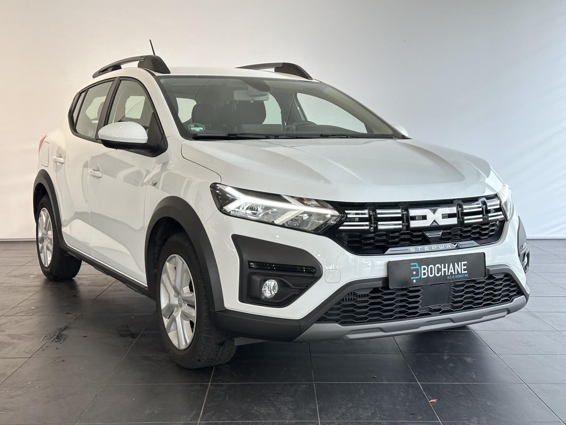 Dacia Sandero met kenteken KFV-49-F – detailfoto