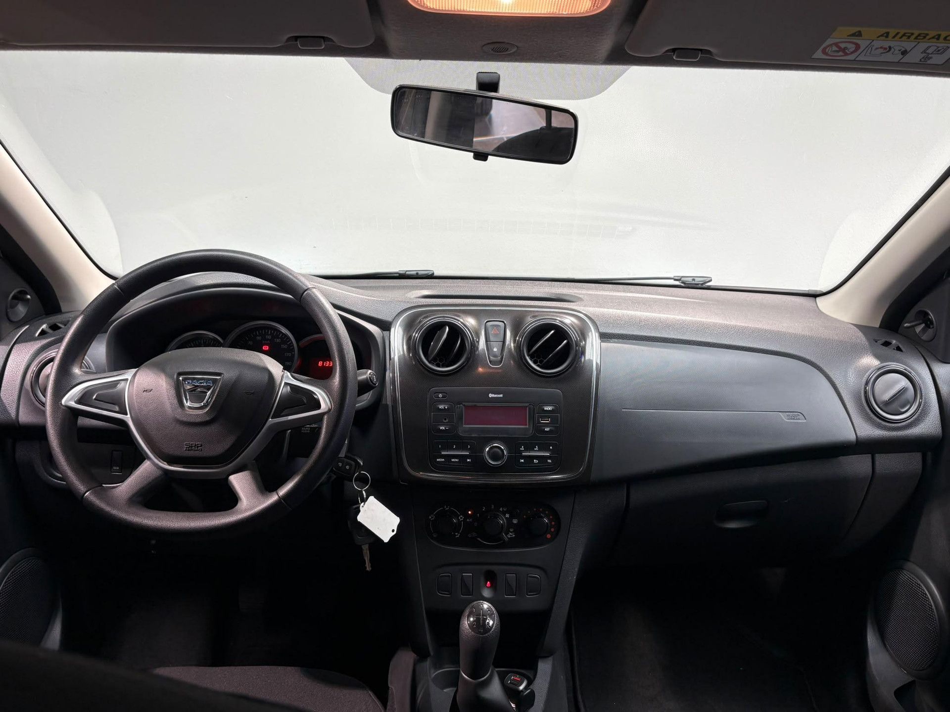 Dacia Sandero met kenteken PV-418-X – interieur