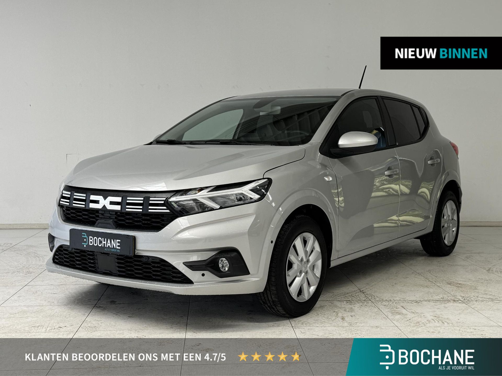 Dacia Sandero met kenteken X-237-ZR – vooraanzicht