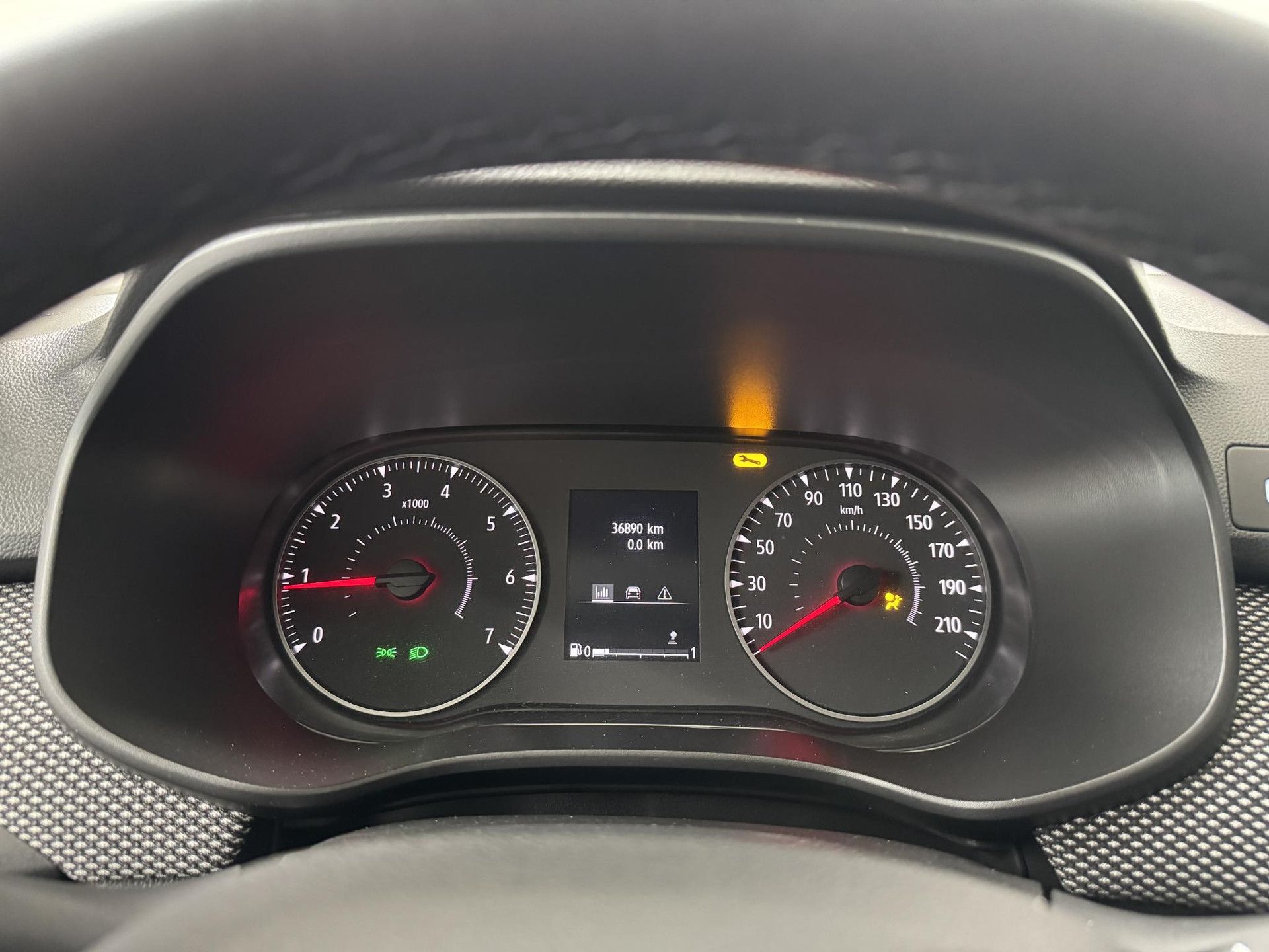 Dacia Sandero met kenteken X-237-ZR – dashboard