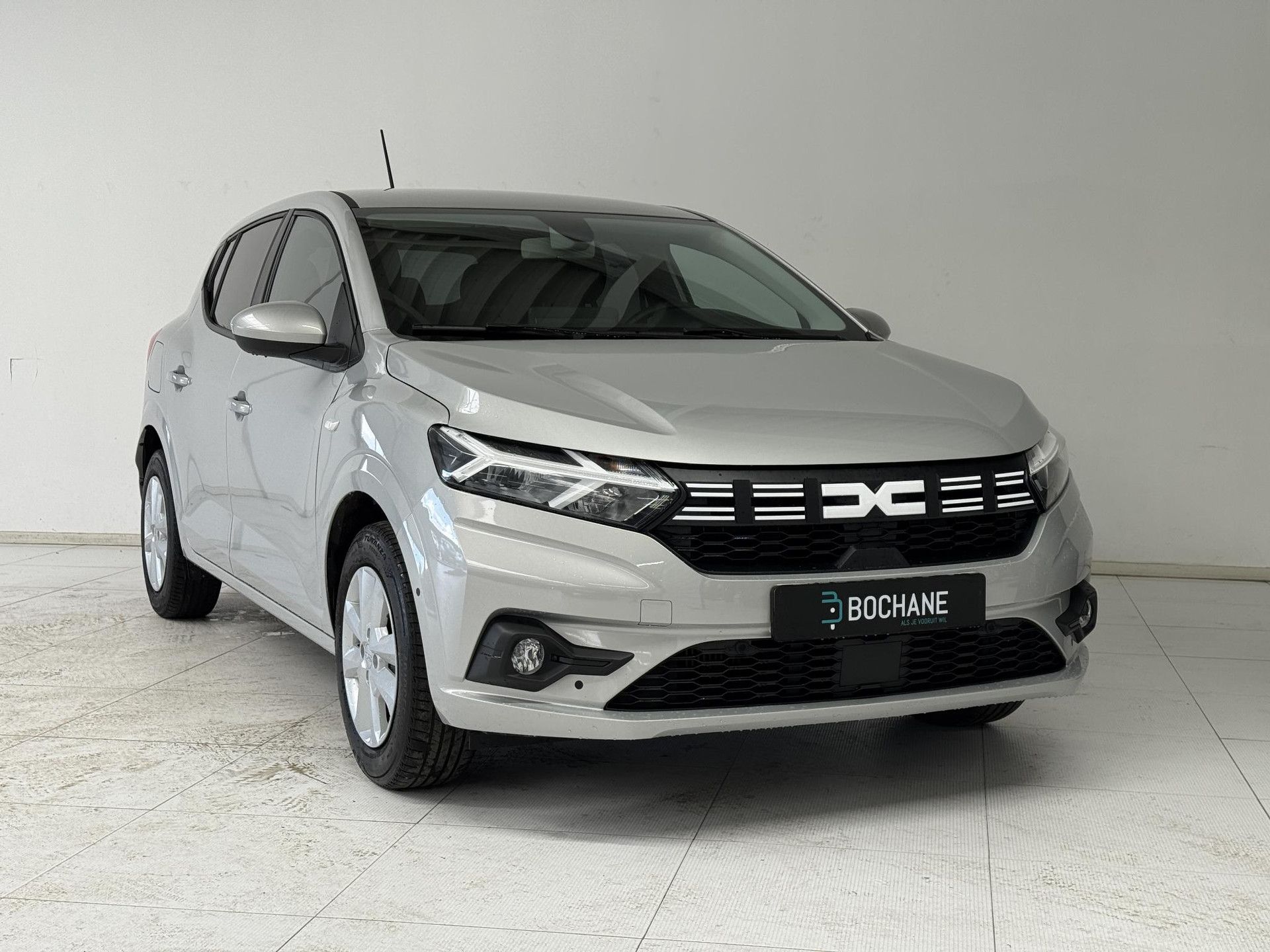 Dacia Sandero met kenteken X-237-ZR – detailfoto